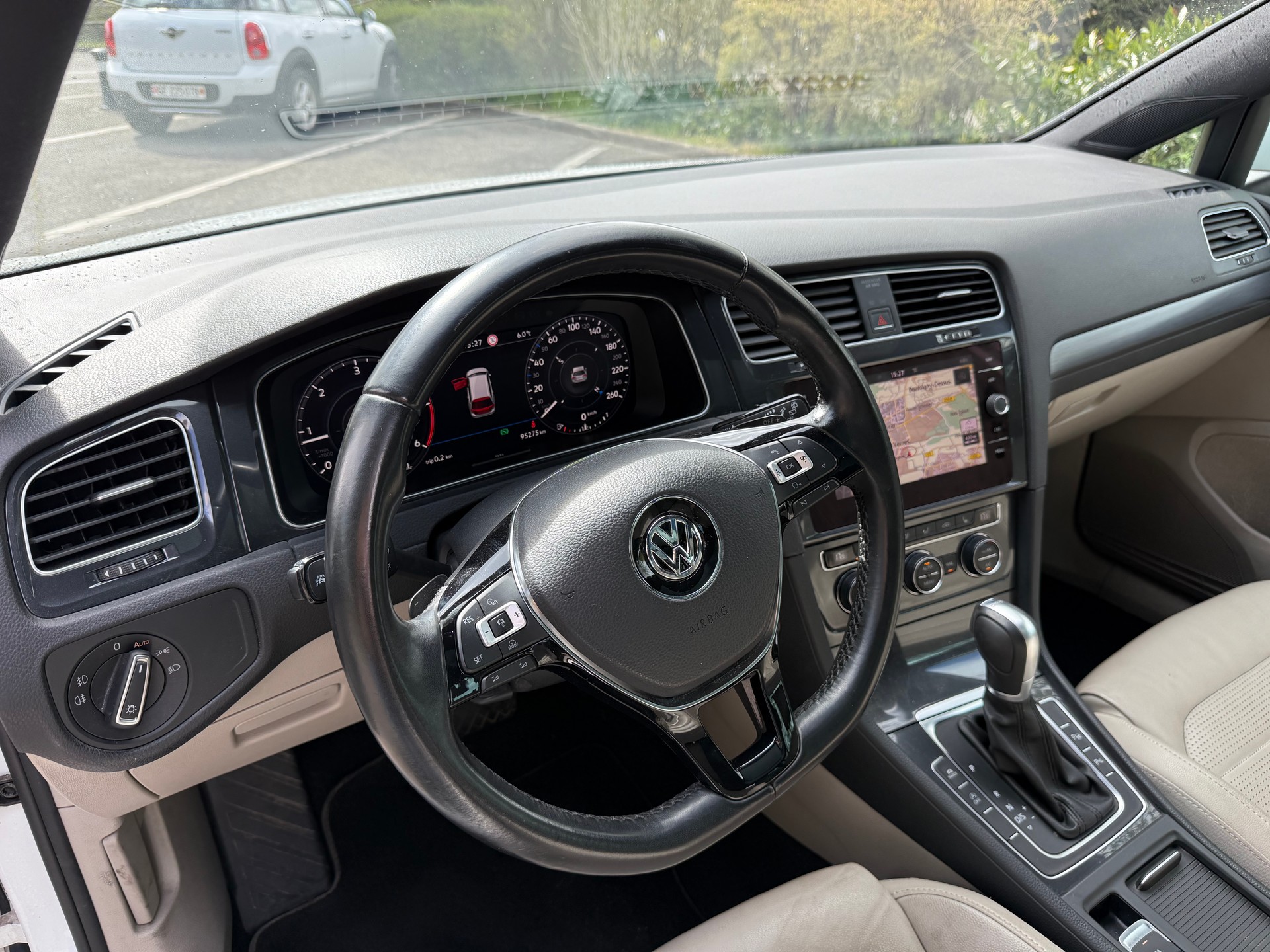 VW Golf Variant 2.0 TDI Comfortline DSG-image-7