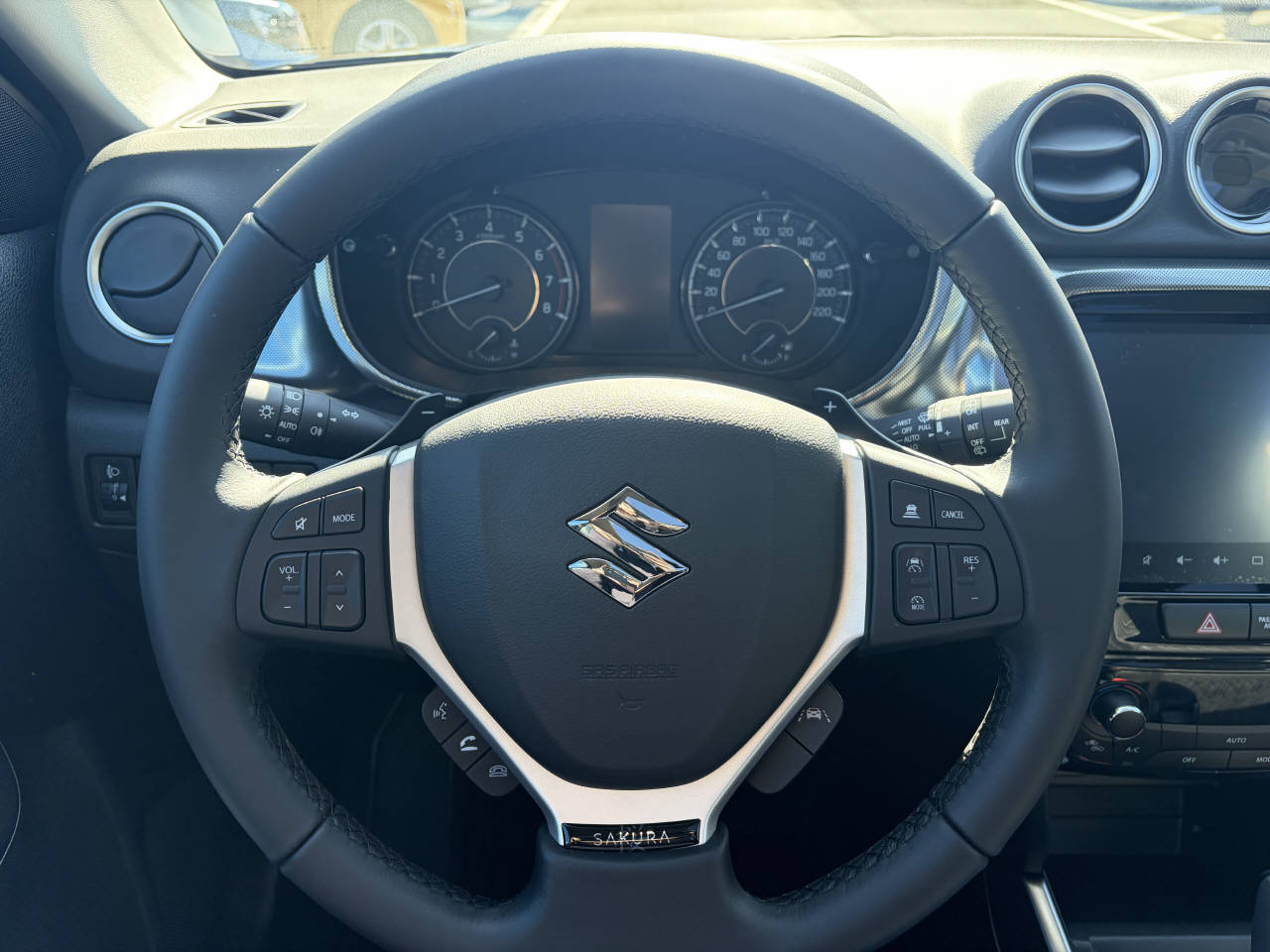 SUZUKI Vitara 1.4 T Sakura Top Hybrid 4x4-image-9