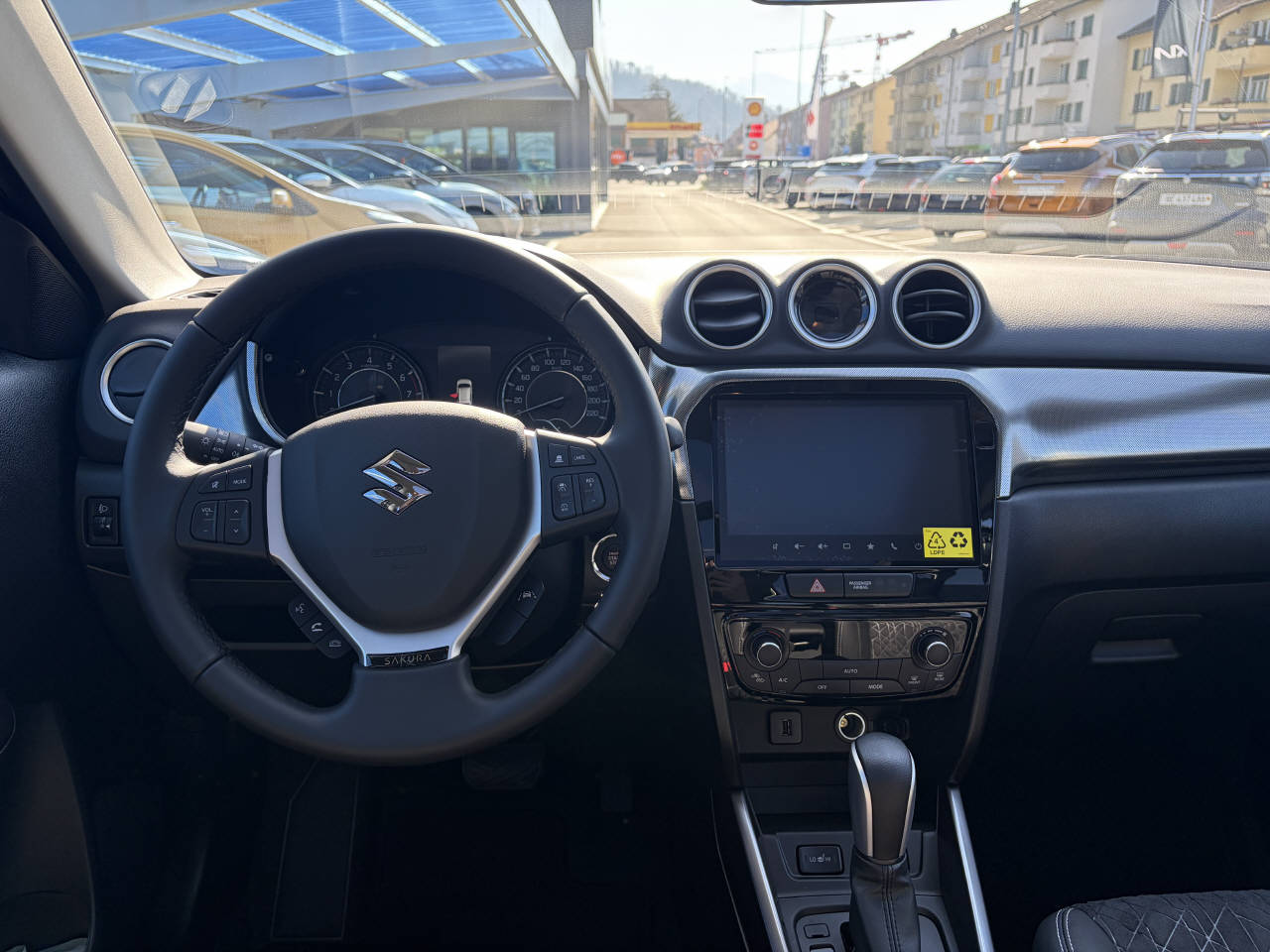 SUZUKI Vitara 1.4 T Sakura Top Hybrid 4x4-image-10