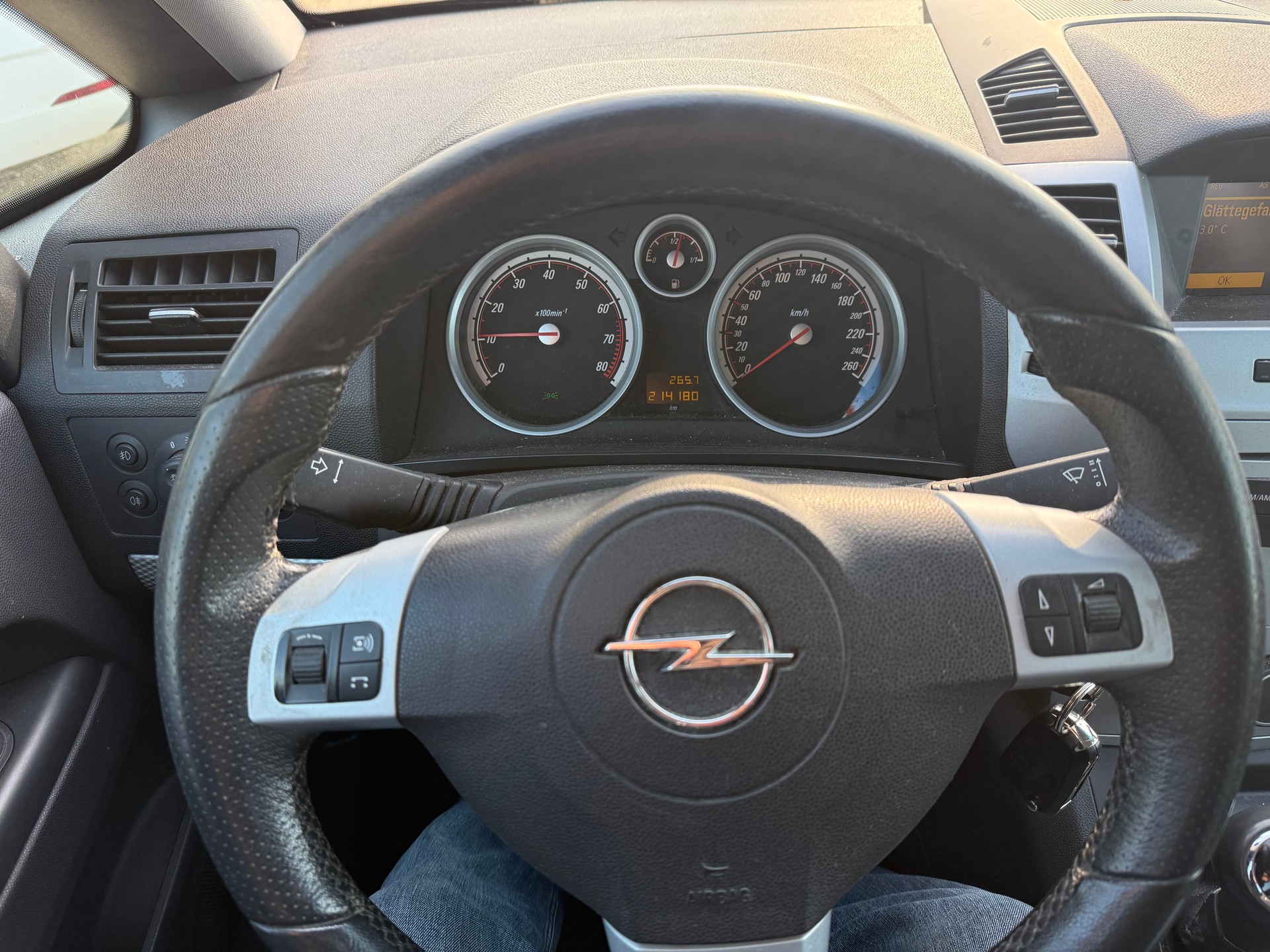 OPEL Zafira 2.0i 16V T Cosmo-image-10
