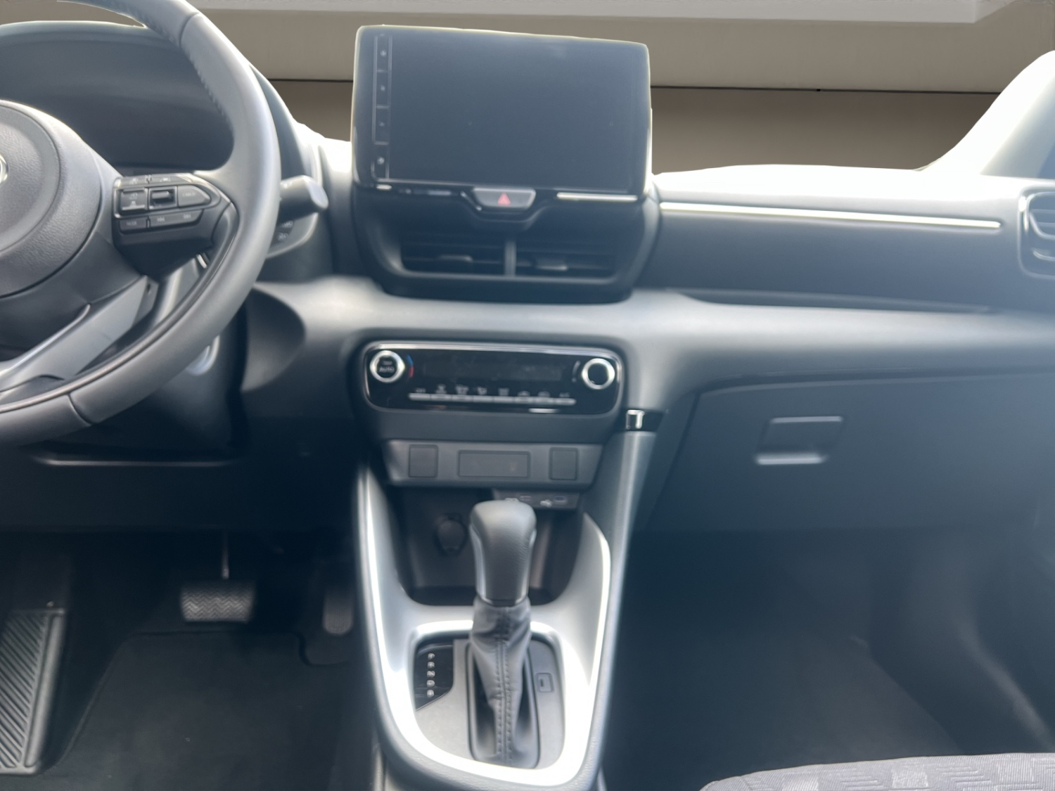 TOYOTA Yaris 1.5 VVT-i HSD Comfort-image-12