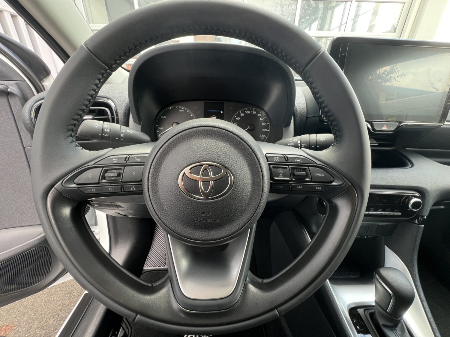 TOYOTA Yaris 1.5 VVT-i HSD Comfort-image-11