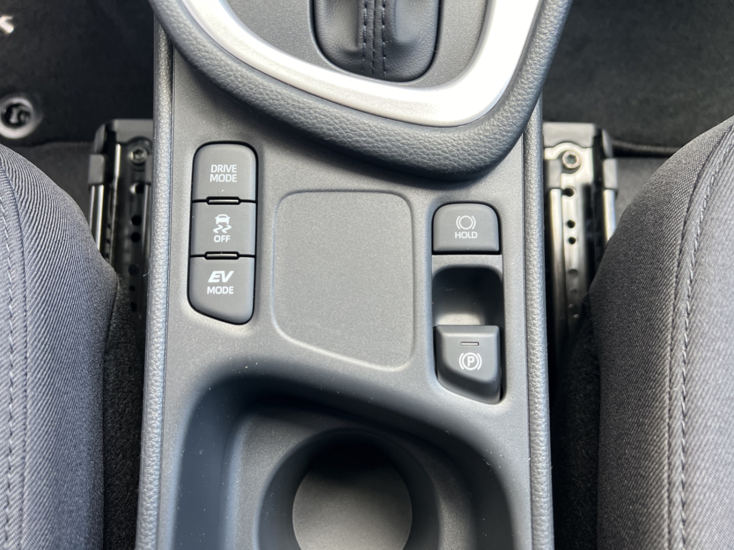 TOYOTA Yaris 1.5 VVT-i HSD Comfort-image-14