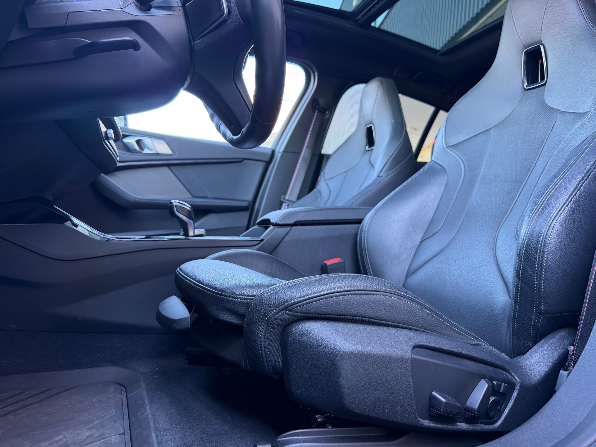 BMW M135i xDrive Steptronic-image-6