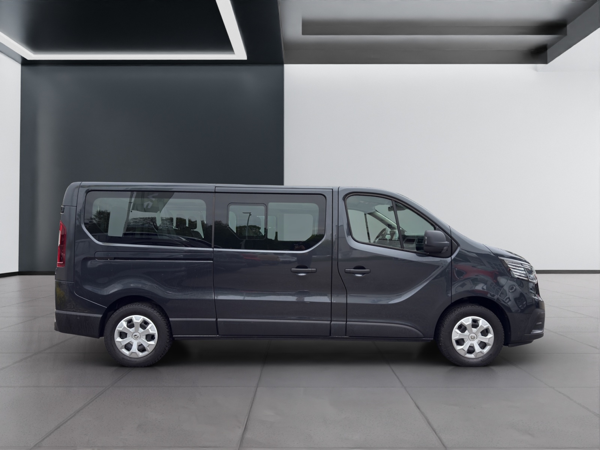 RENAULT Trafic Grand Passenger-image-5