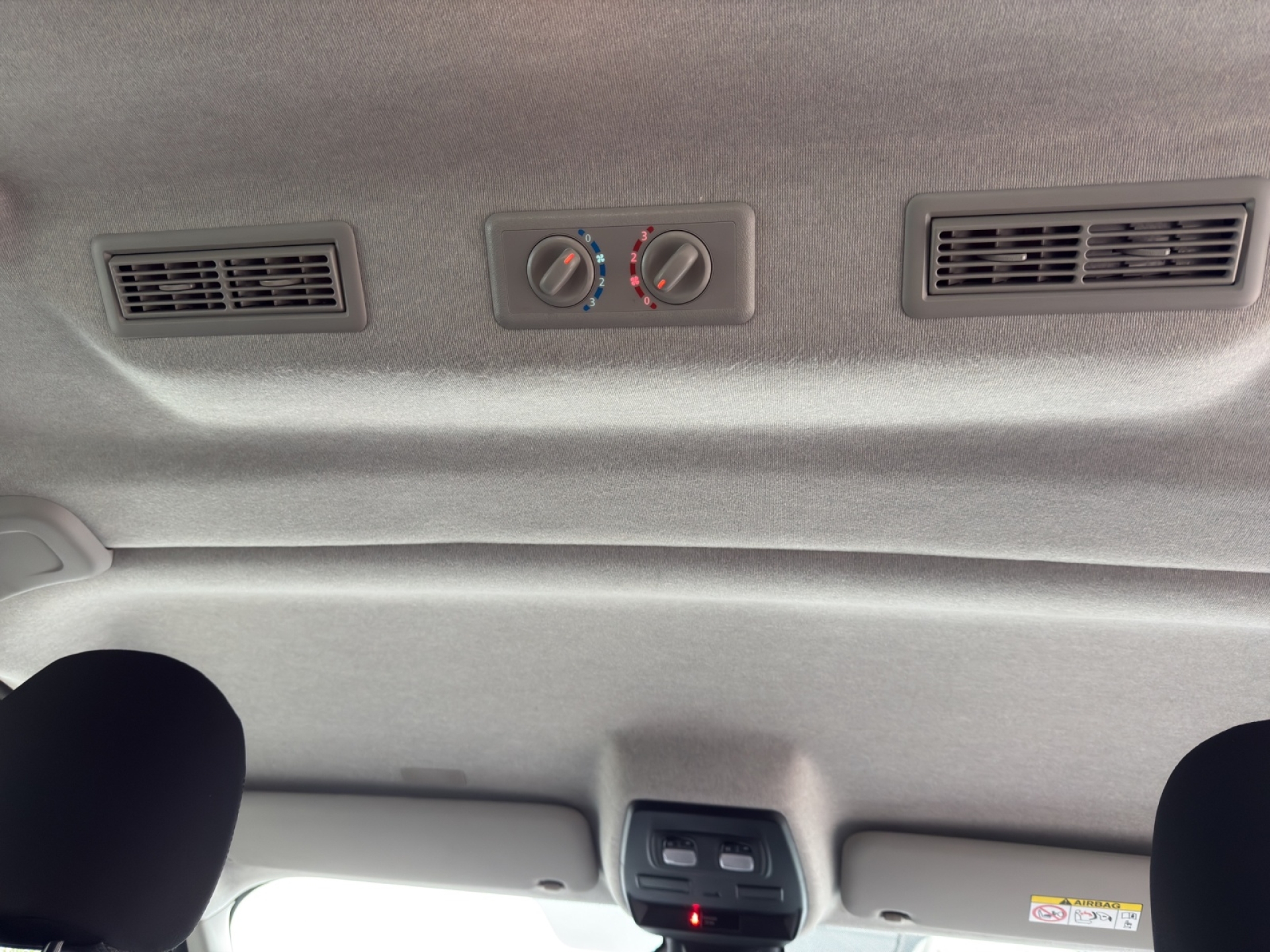 RENAULT Trafic Grand Passenger-image-12