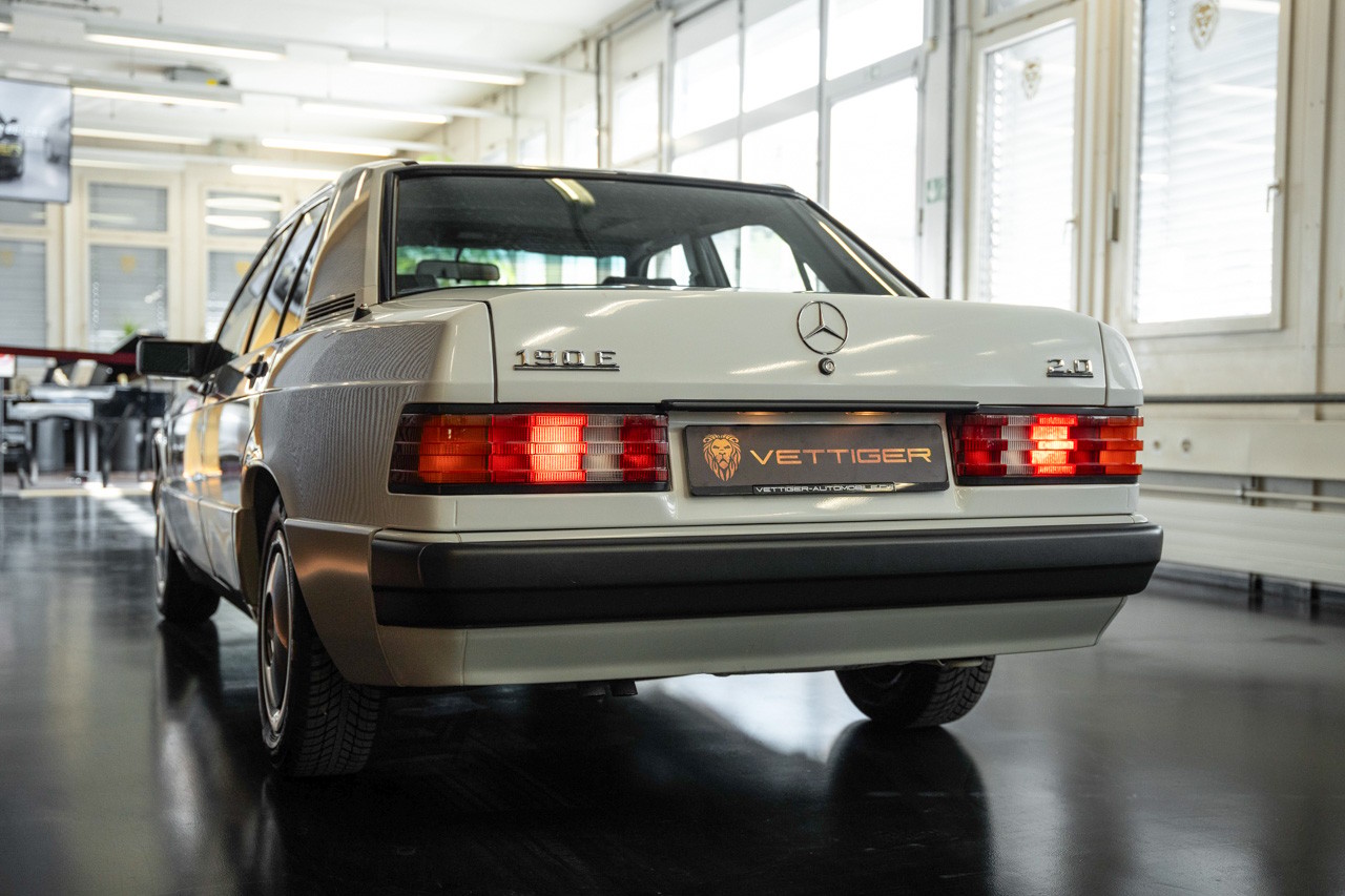 MERCEDES-BENZ 190 E 2.0-image-3