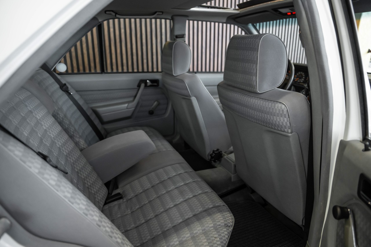 MERCEDES-BENZ 190 E 2.0-image-19