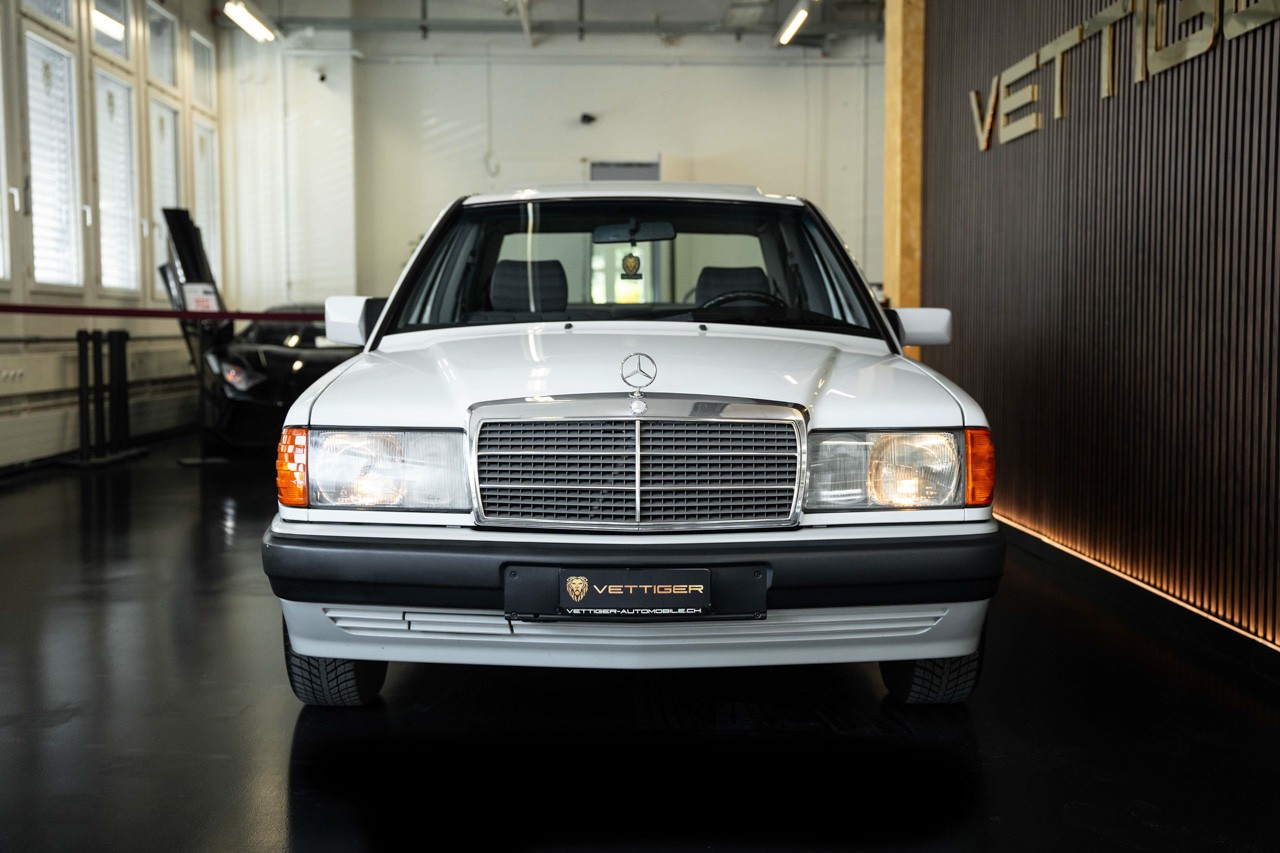 MERCEDES-BENZ 190 E 2.0-image-1