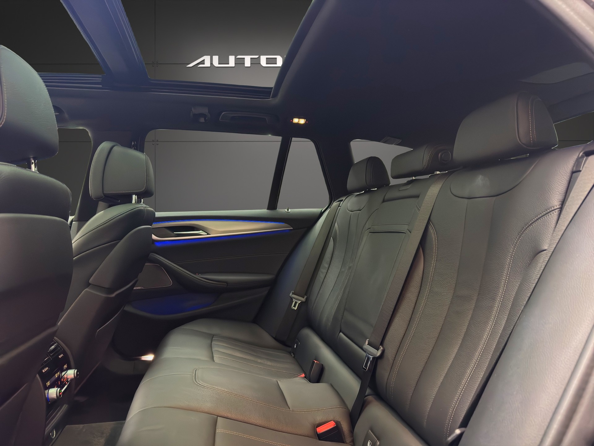 BMW 540d xDrive Touring Steptronic M Sport-image-15