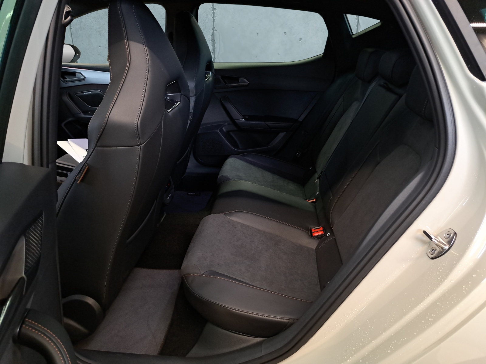 CUPRA Leon 2.0 TSI 300 VZ DSG-image-15