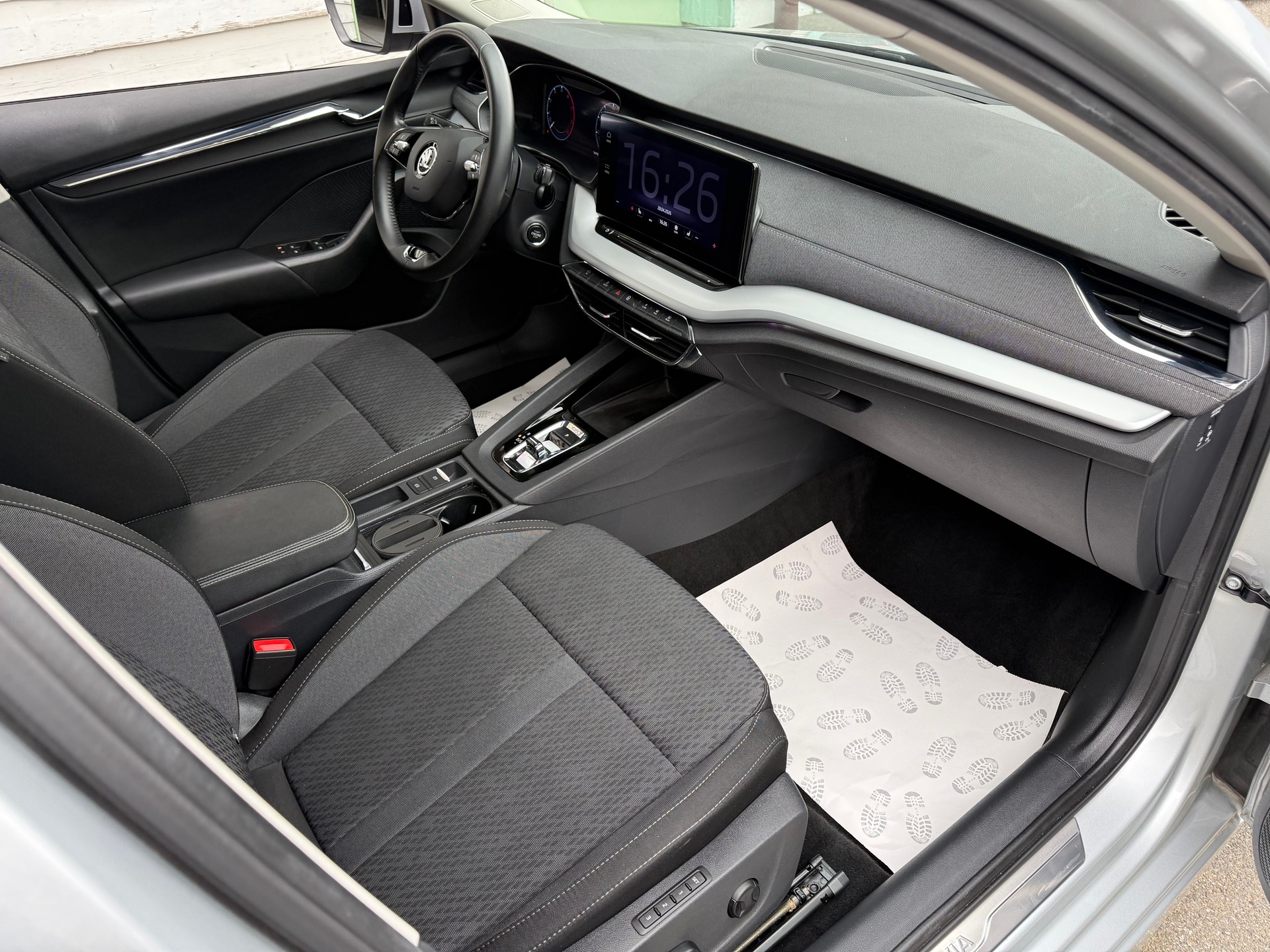 SKODA Octavia Combi 2.0 TDI DSG Style 4x4-image-24