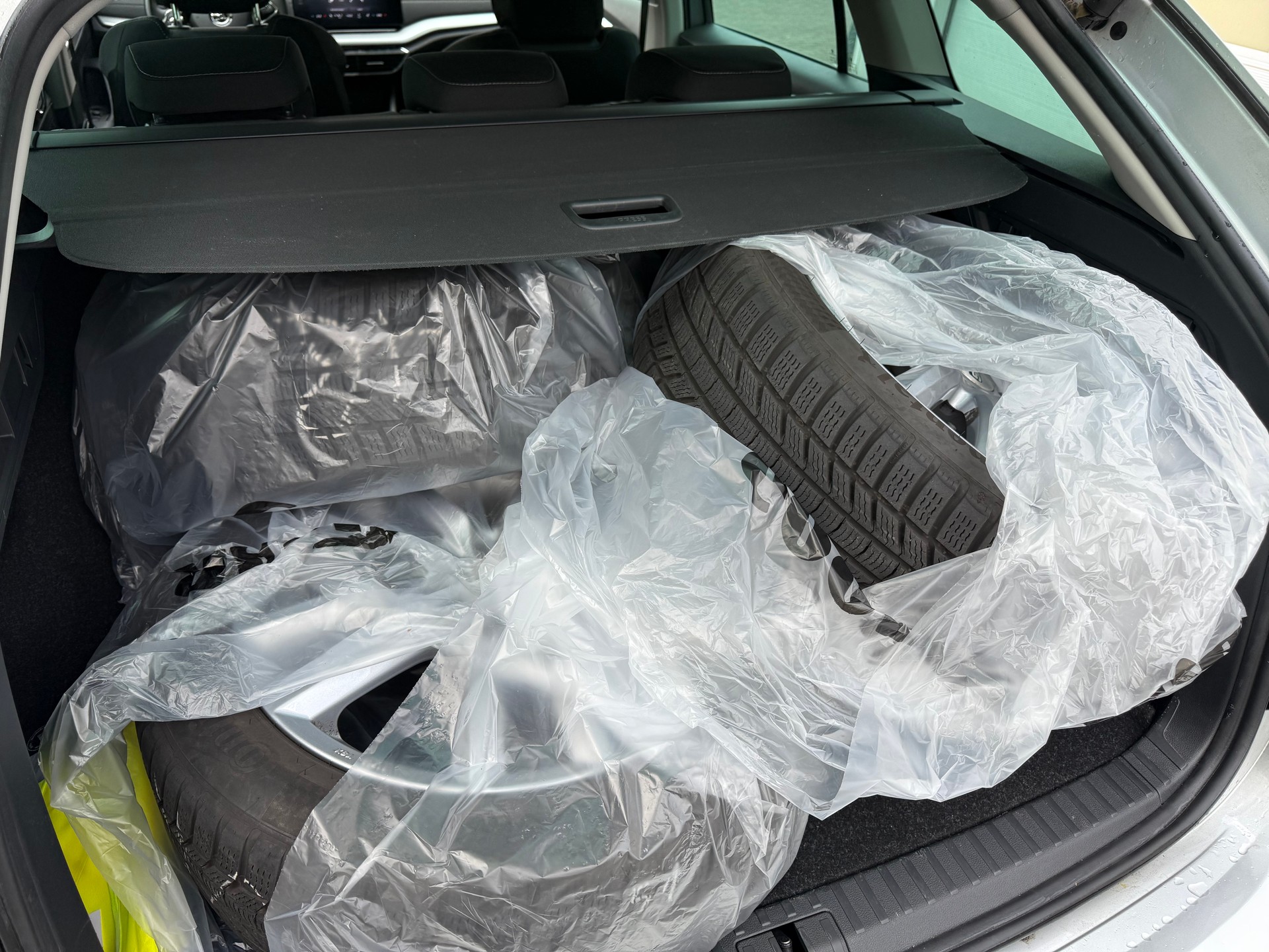 SKODA Octavia Combi 2.0 TDI DSG Style 4x4-image-14
