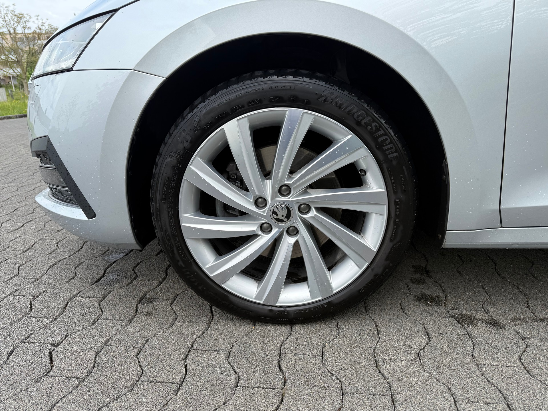 SKODA Octavia Combi 2.0 TDI DSG Style 4x4-image-10