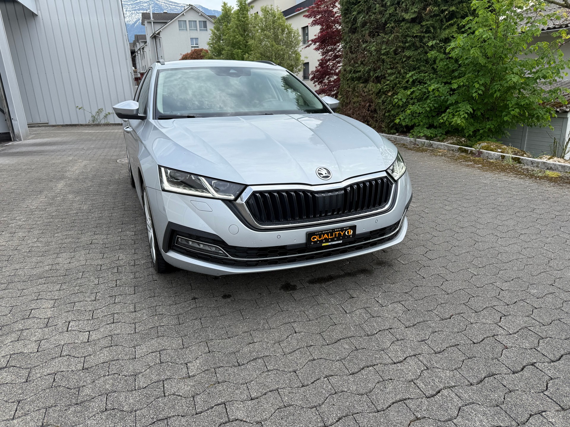 SKODA Octavia Combi 2.0 TDI DSG Style 4x4-image-2