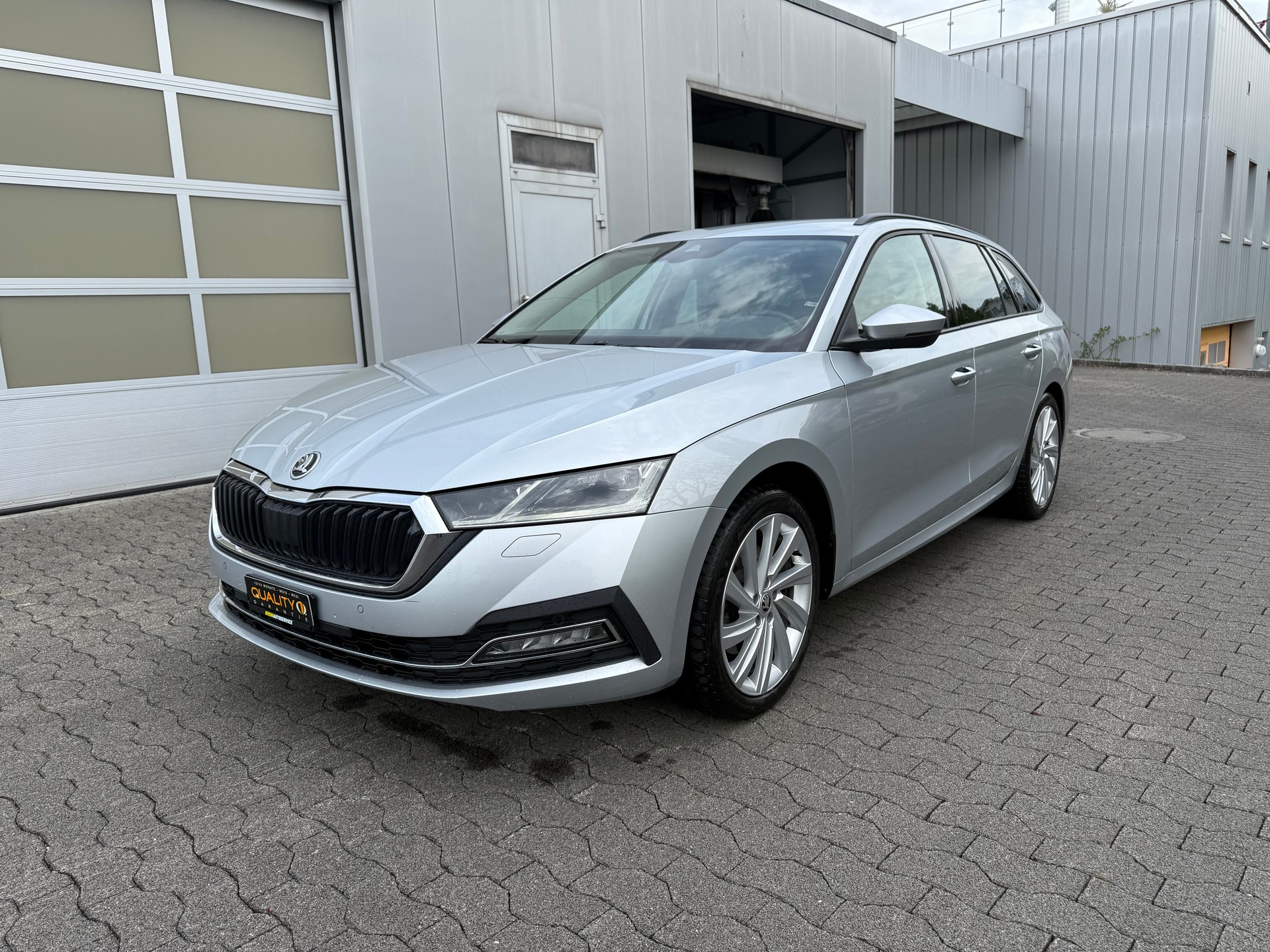SKODA Octavia Combi 2.0 TDI DSG Style 4x4-image-4