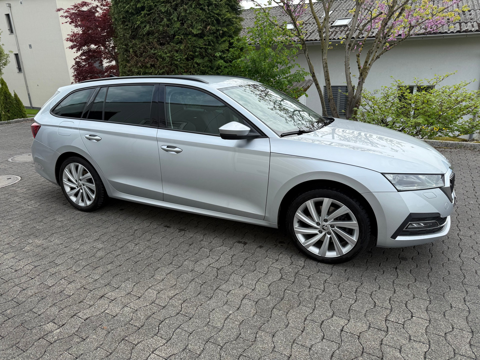 SKODA Octavia Combi 2.0 TDI DSG Style 4x4-image-12