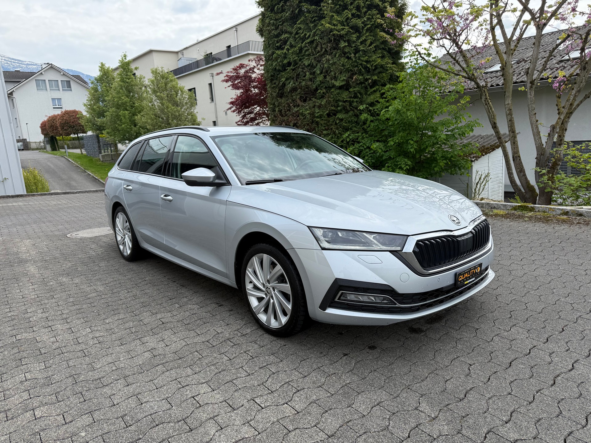 SKODA Octavia Combi 2.0 TDI DSG Style 4x4-image-1
