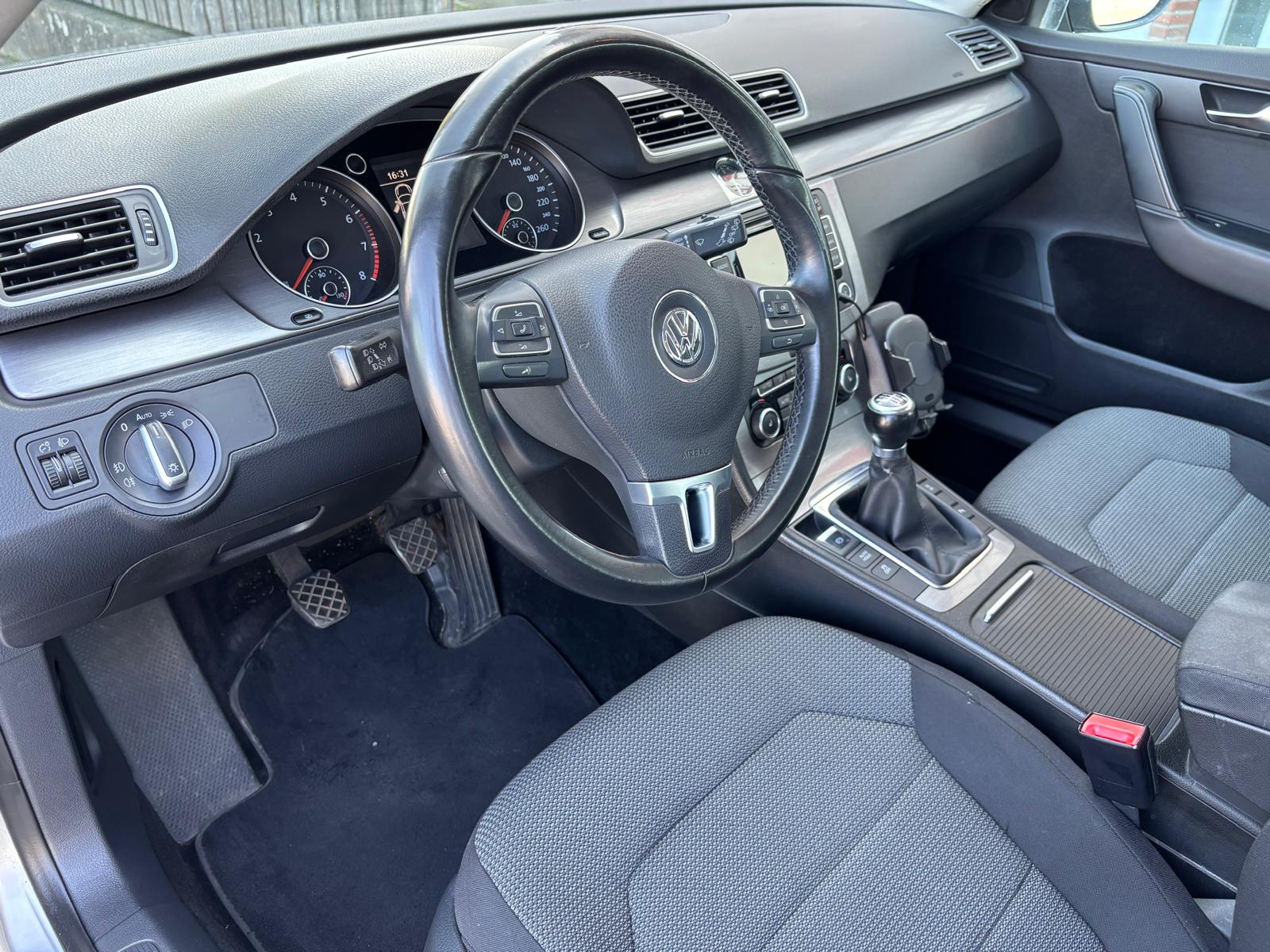 VW Passat Variant 1.4 TSI BMT Trendline-image-9