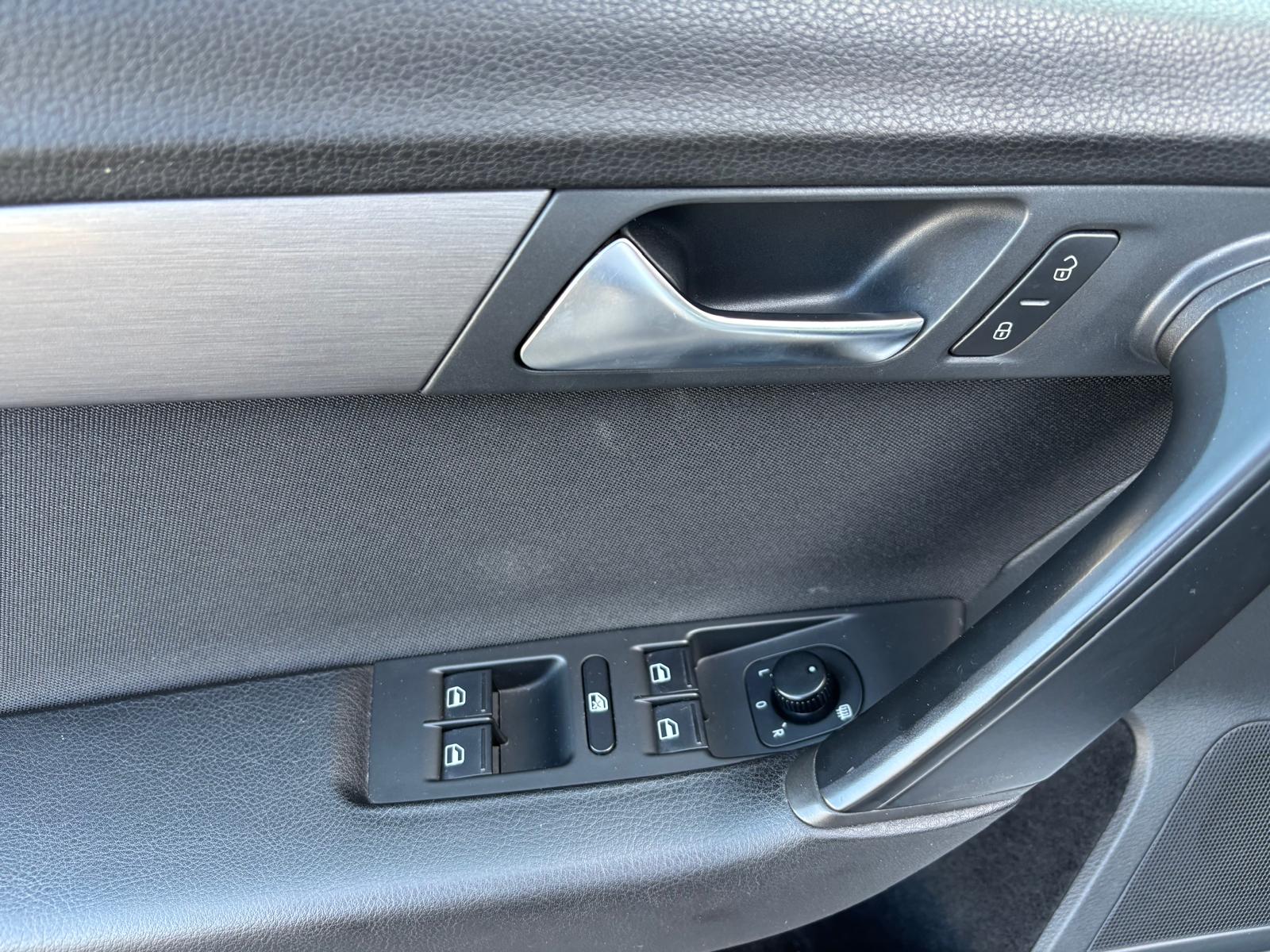 VW Passat Variant 1.4 TSI BMT Trendline-image-11