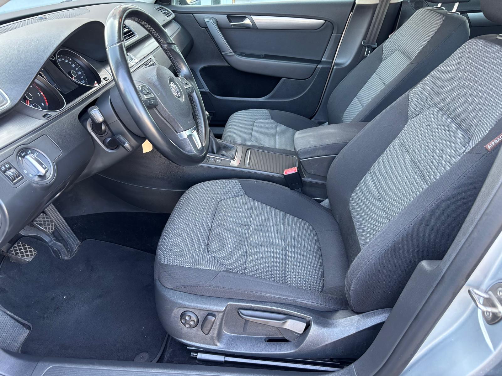 VW Passat Variant 1.4 TSI BMT Trendline-image-8