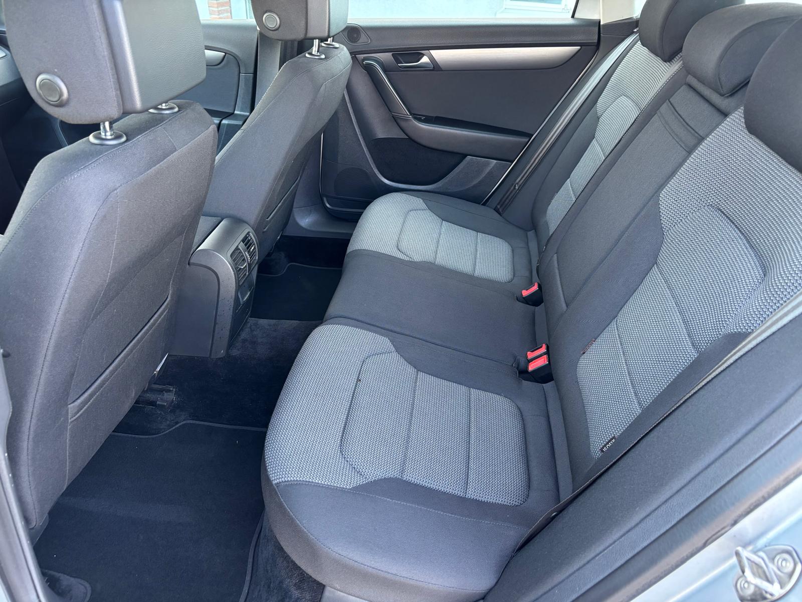 VW Passat Variant 1.4 TSI BMT Trendline-image-10