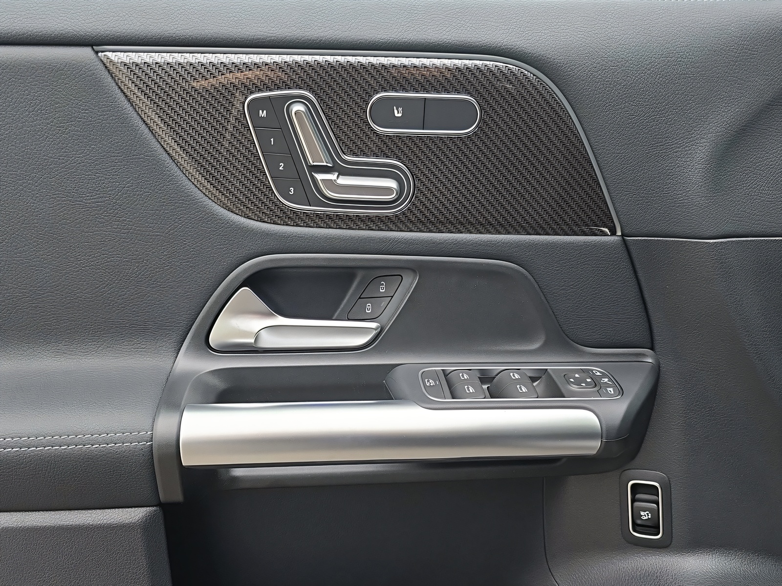 MERCEDES-BENZ GLA 250 4Matic Swiss Star-image-13