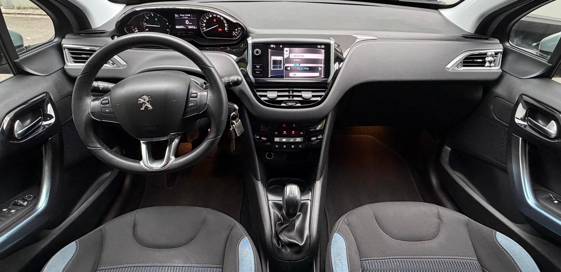 PEUGEOT 208 1.6 VTI Intuitive-image-9