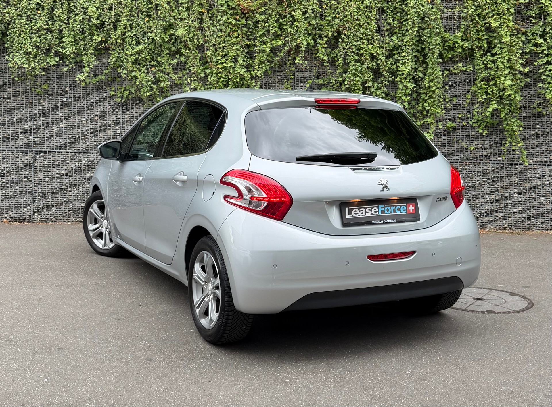 PEUGEOT 208 1.6 VTI Intuitive-image-2