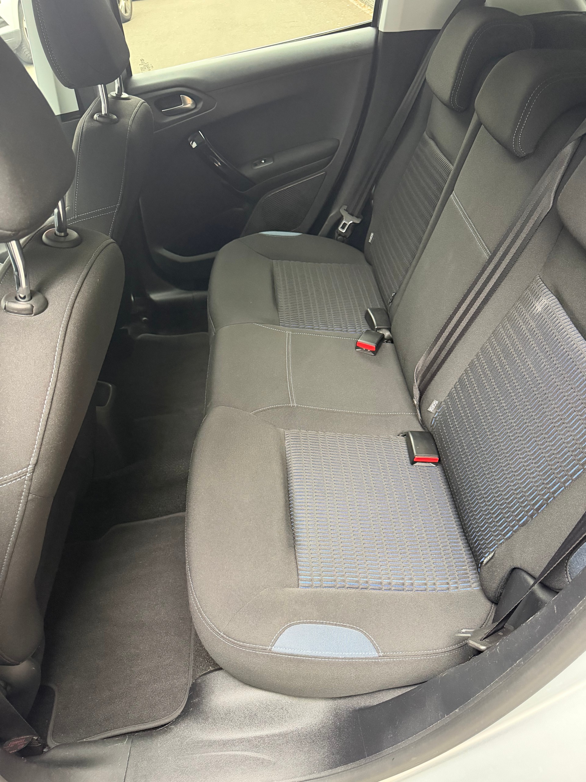 PEUGEOT 208 1.6 VTI Intuitive-image-11