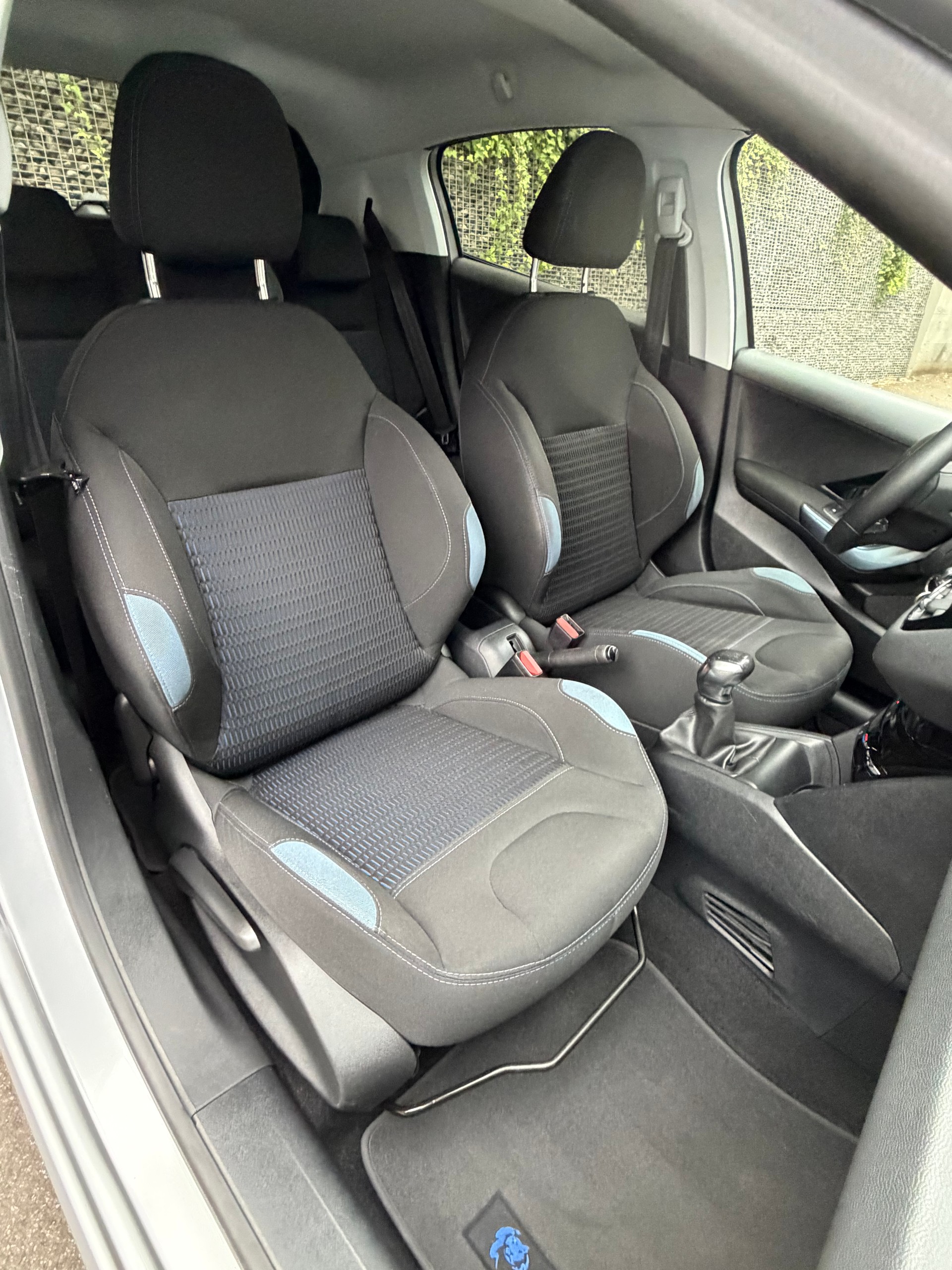 PEUGEOT 208 1.6 VTI Intuitive-image-8