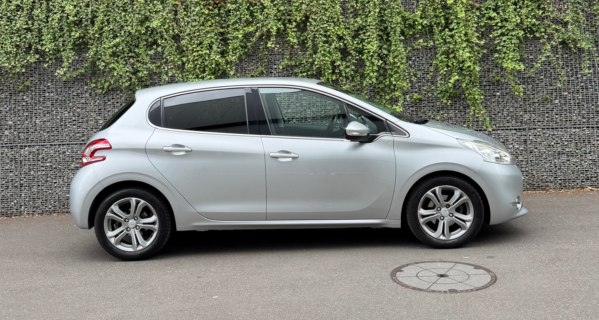 PEUGEOT 208 1.6 VTI Intuitive-image-5