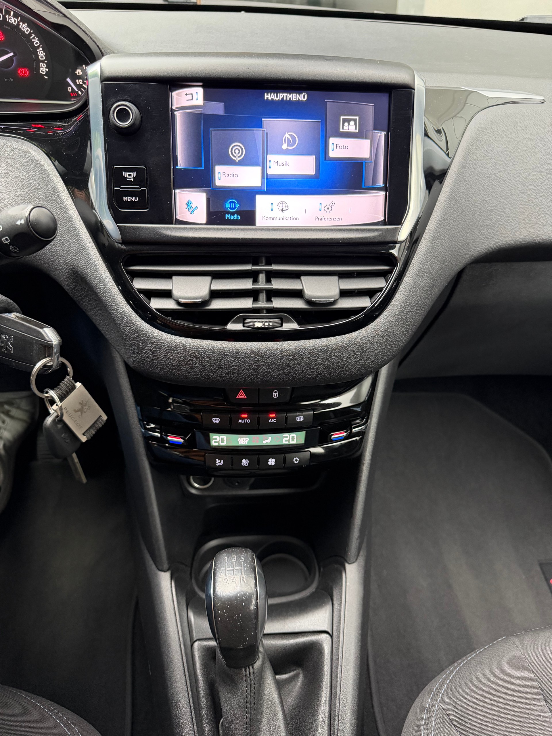 PEUGEOT 208 1.6 VTI Intuitive-image-12