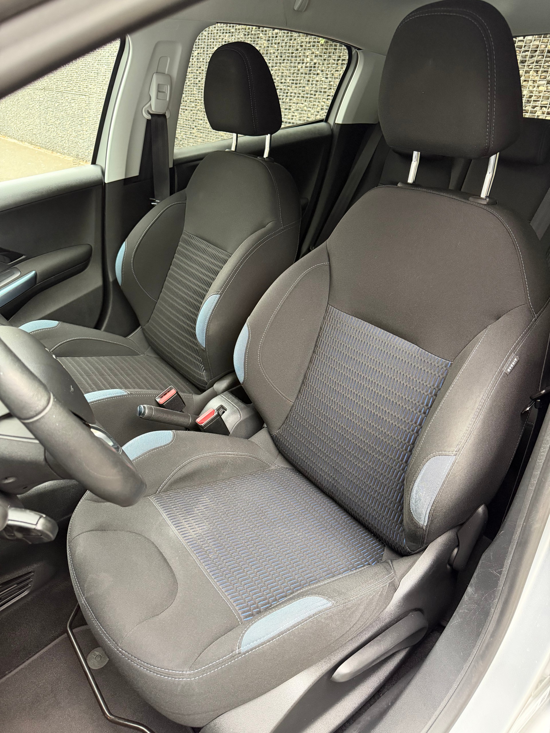 PEUGEOT 208 1.6 VTI Intuitive-image-10