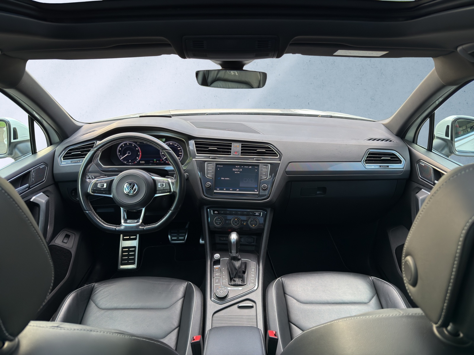 VW Tiguan 2.0TSI Highline *R-LINE* 4Motion* 220PS*-image-9