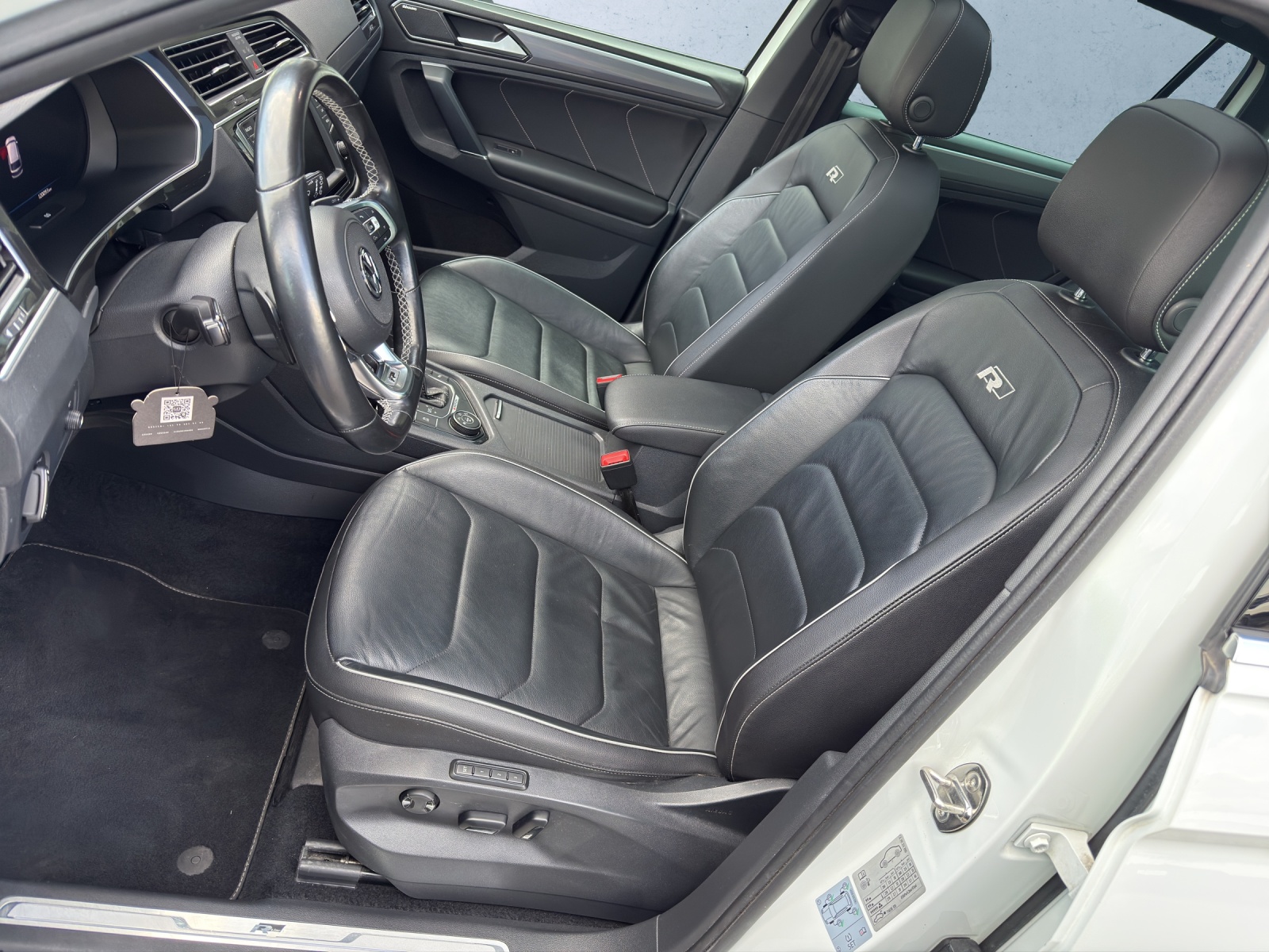VW Tiguan 2.0TSI Highline *R-LINE* 4Motion* 220PS*-image-6