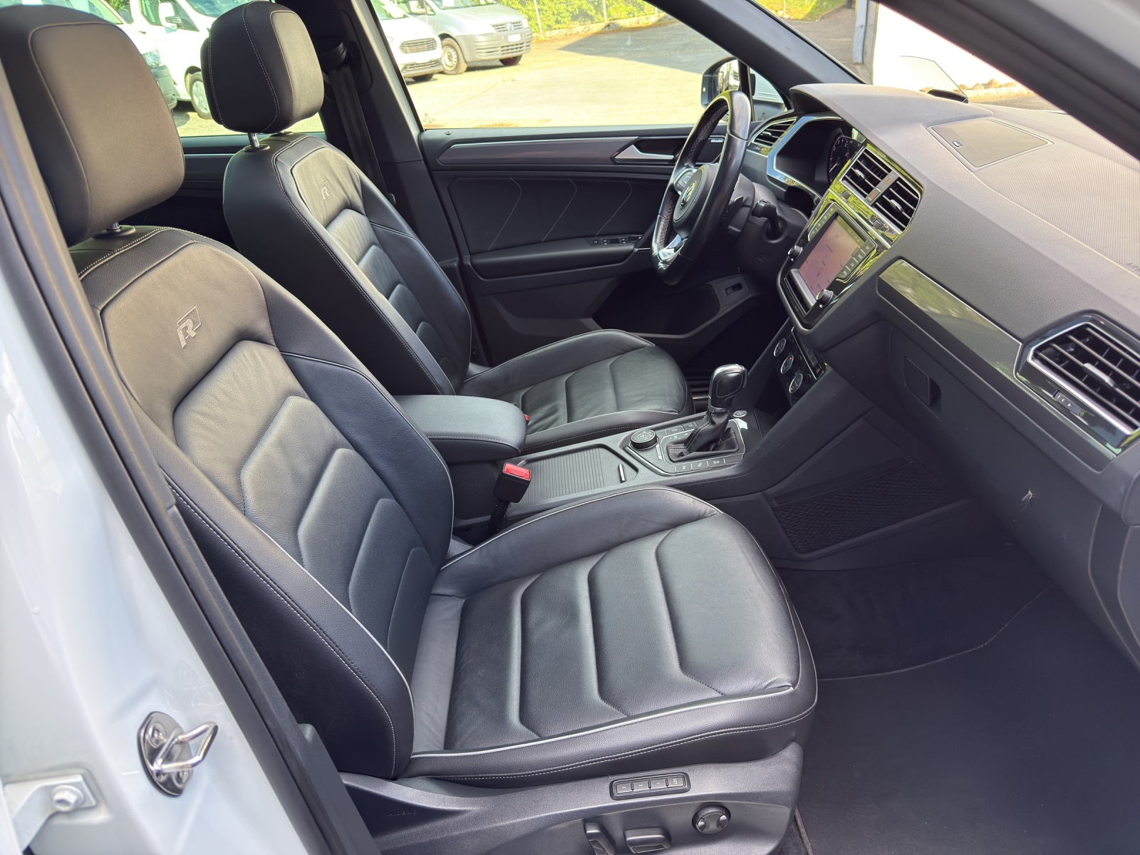 VW Tiguan 2.0TSI Highline *R-LINE* 4Motion* 220PS*-image-15