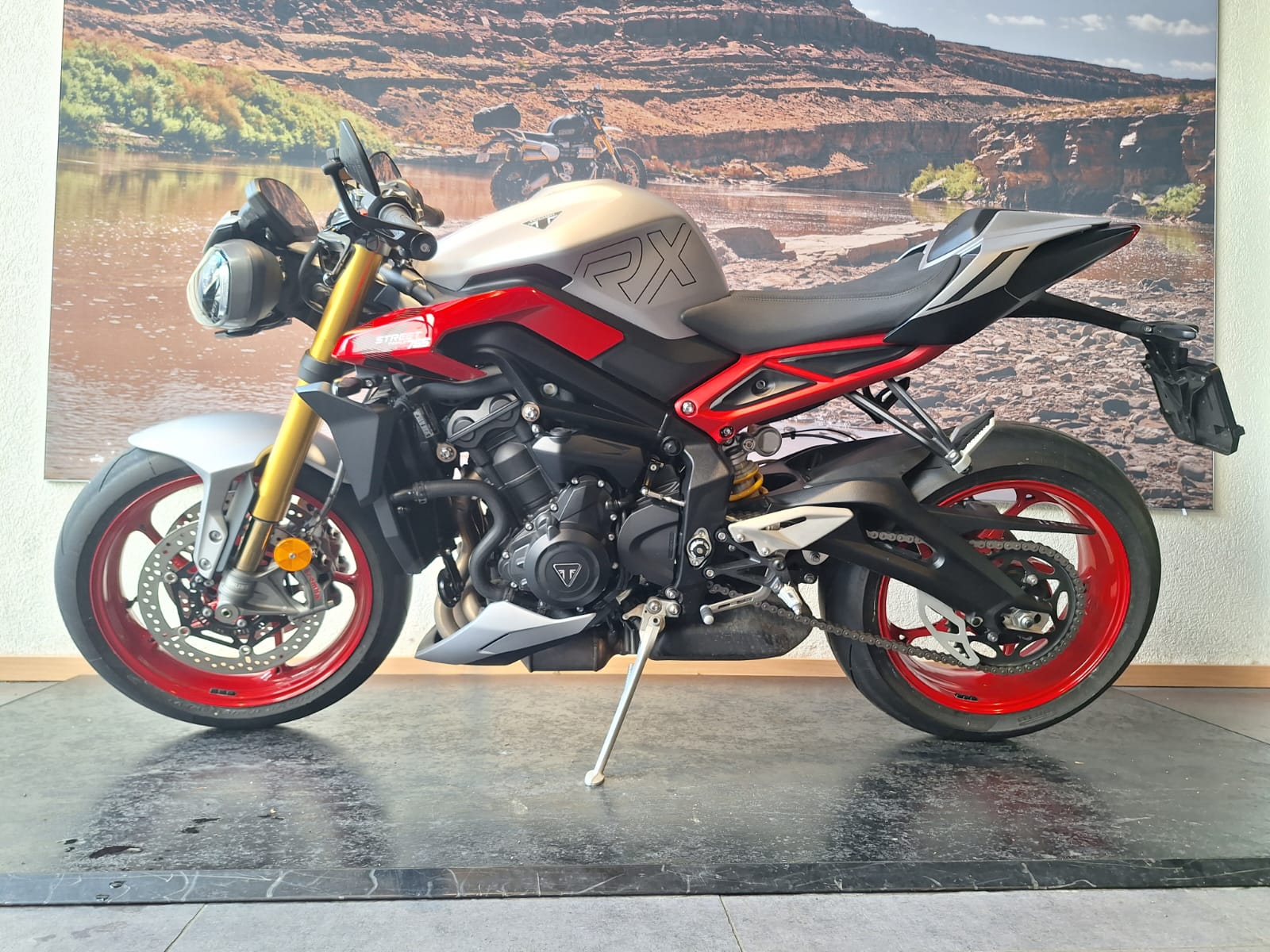 TRIUMPH Street Triple 765 RX-showroom-element-2