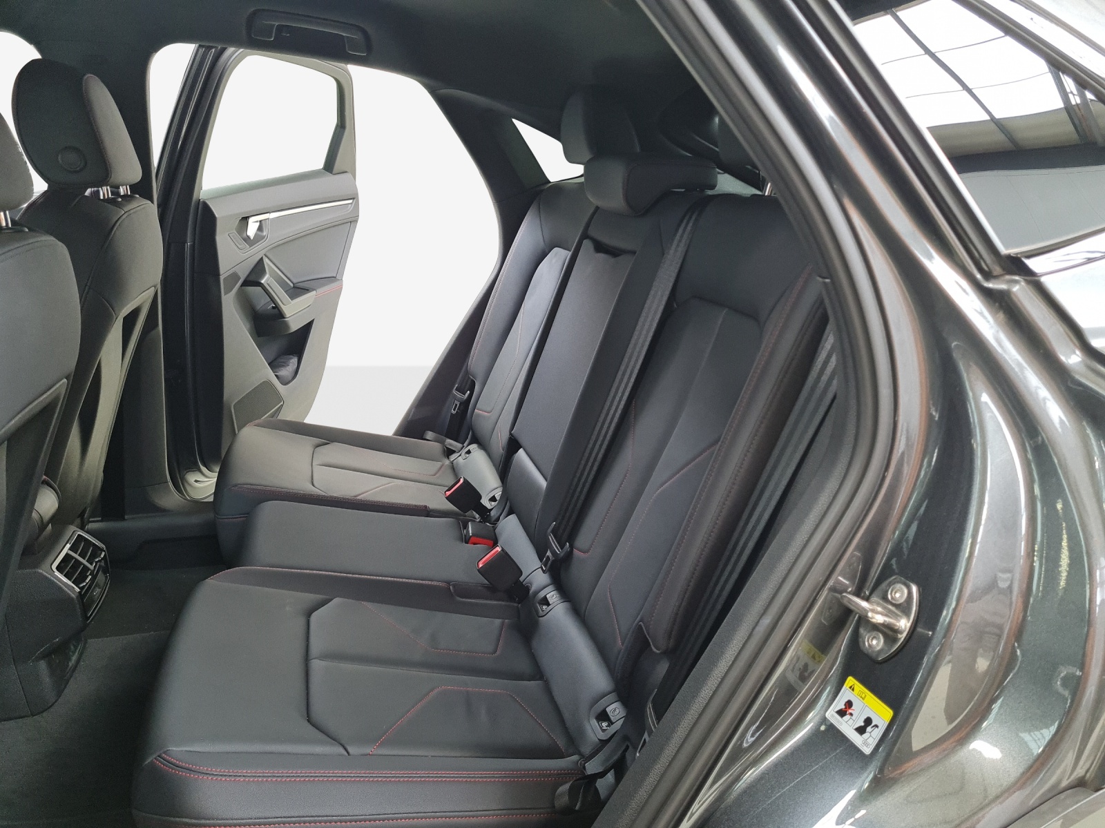 AUDI Q3 Sportback 45 TFSI e S line S-tronic-image-11