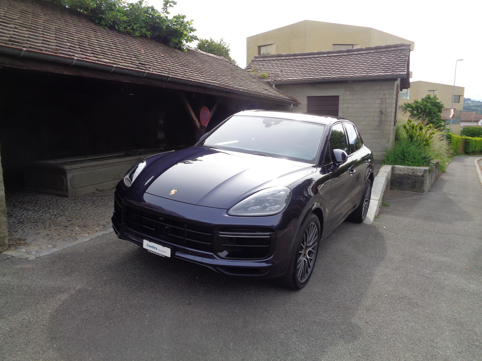 PORSCHE Cayenne Turbo-image-2