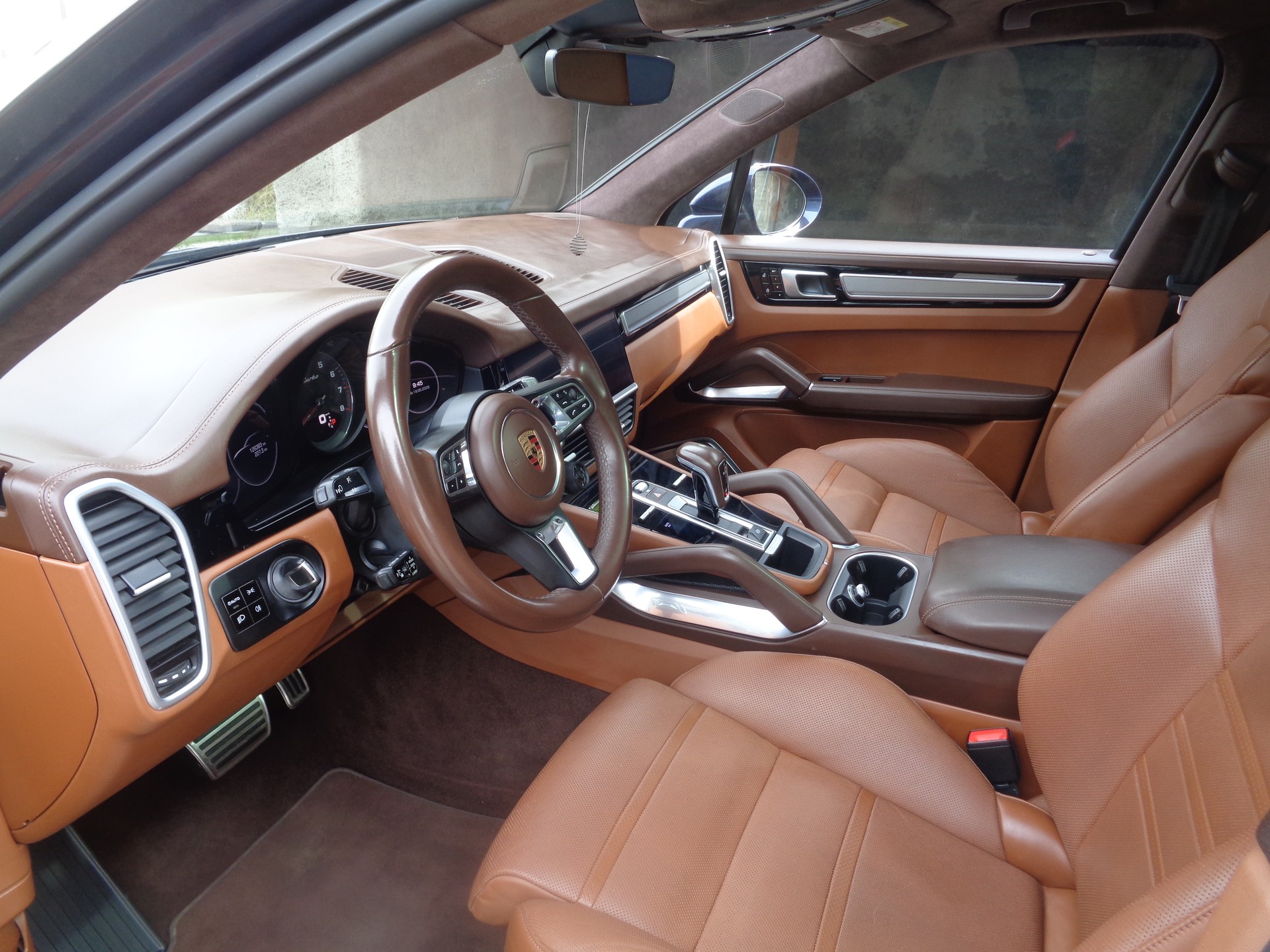 PORSCHE Cayenne Turbo-image-7