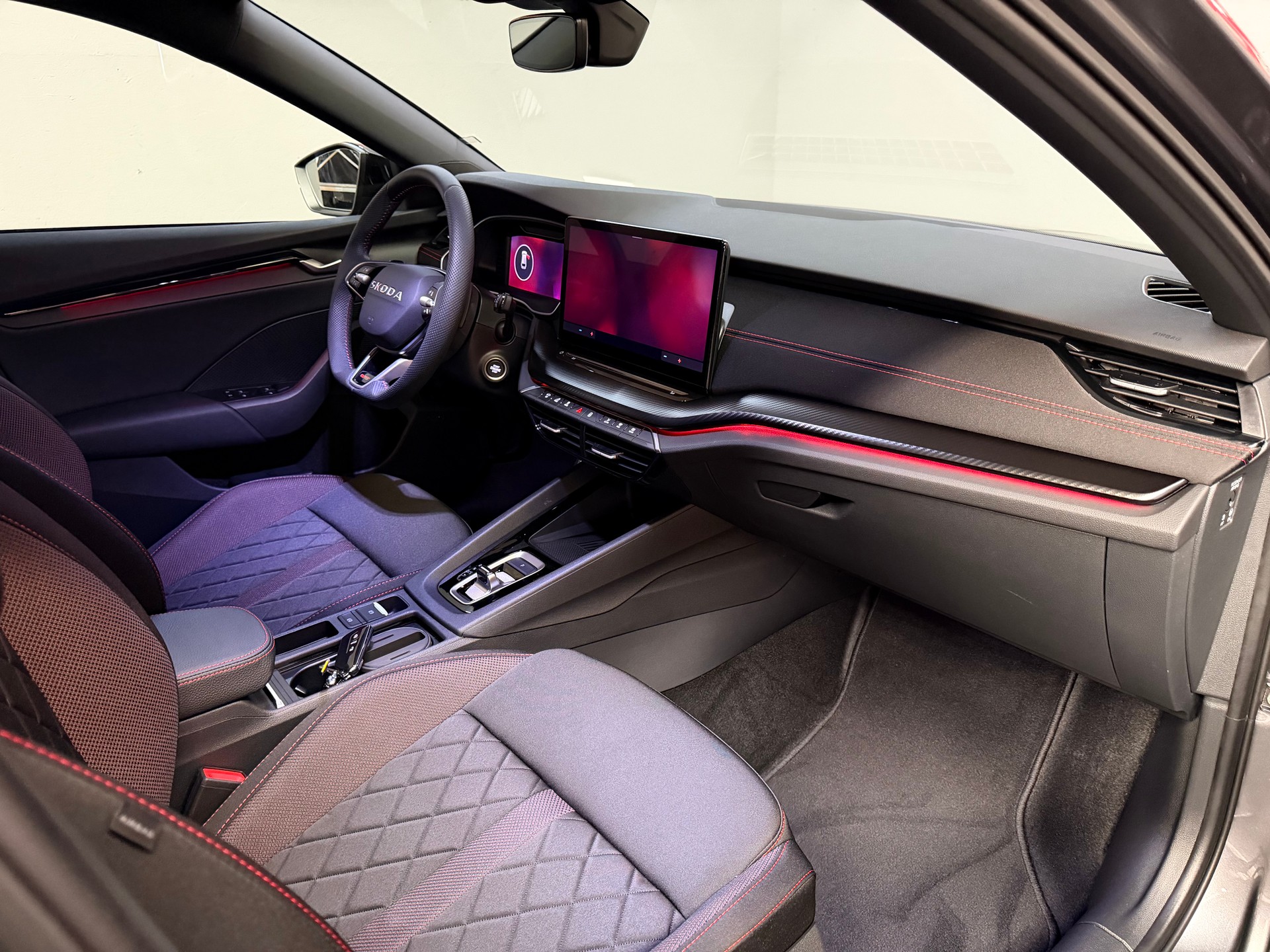 SKODA Octavia Combi 2.0 TSI DSG RS-image-14