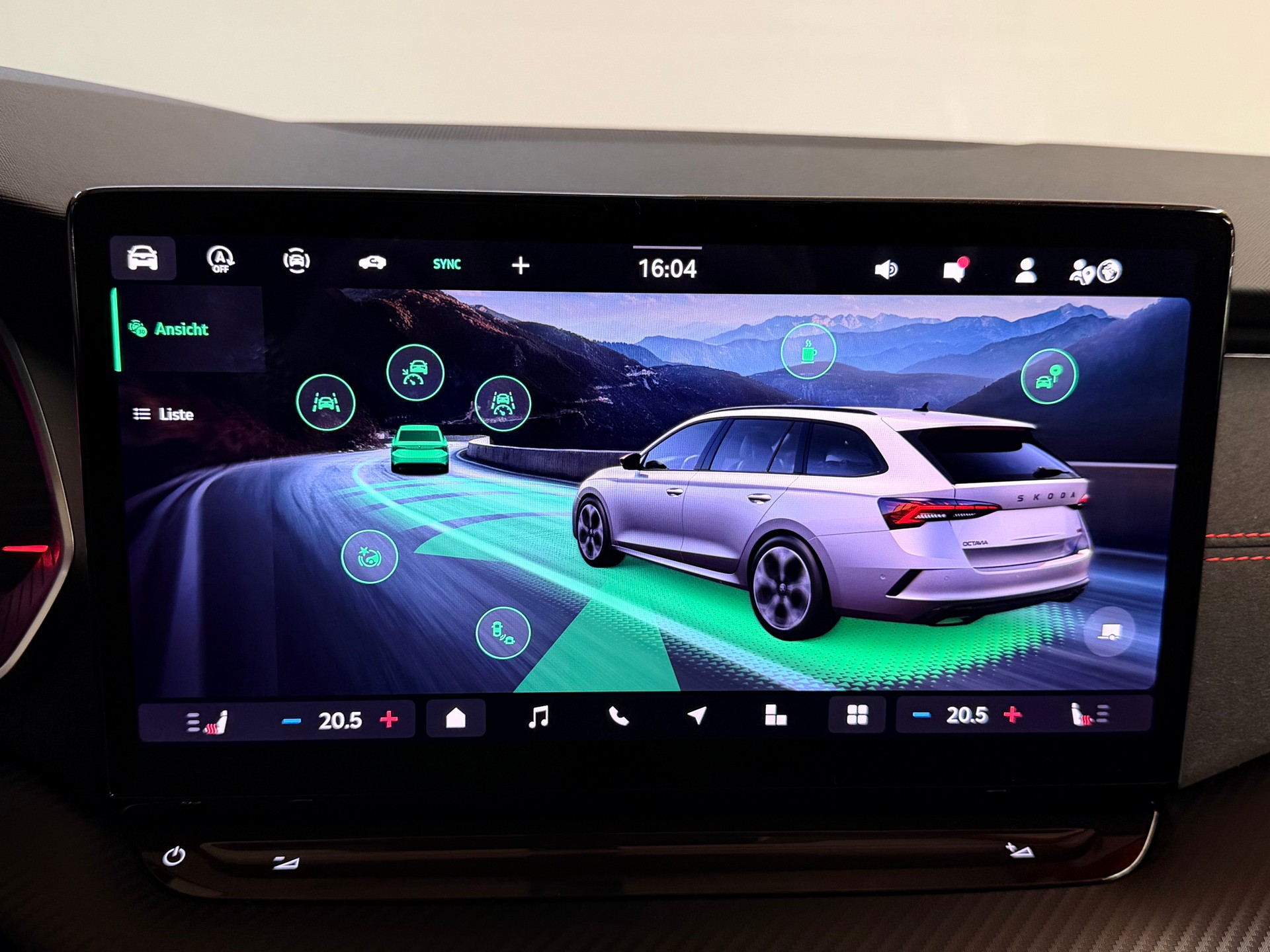 SKODA Octavia Combi 2.0 TSI DSG RS-image-23