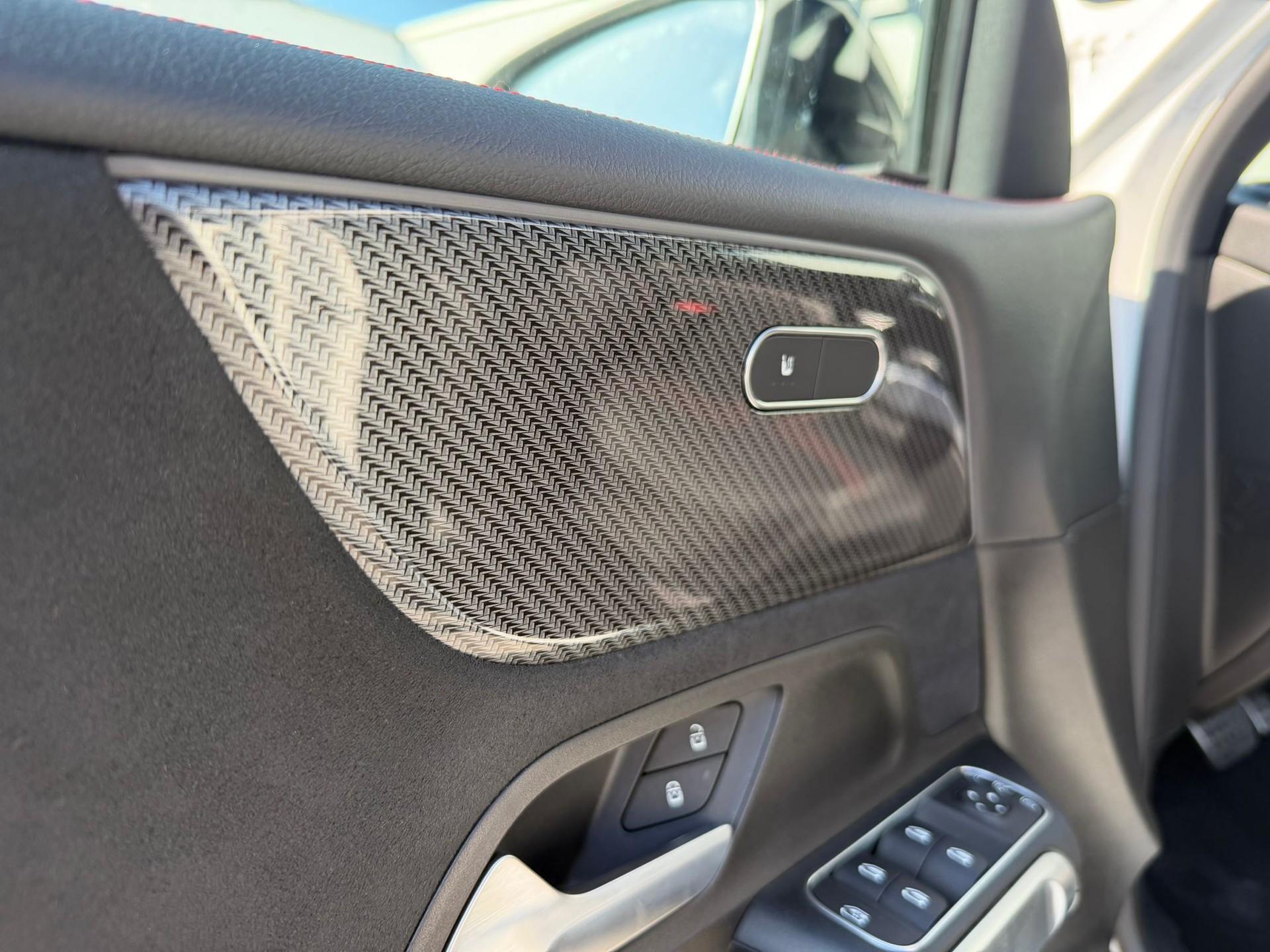 MERCEDES-BENZ GLB 250 AMG Line 8G-Tronic-image-10