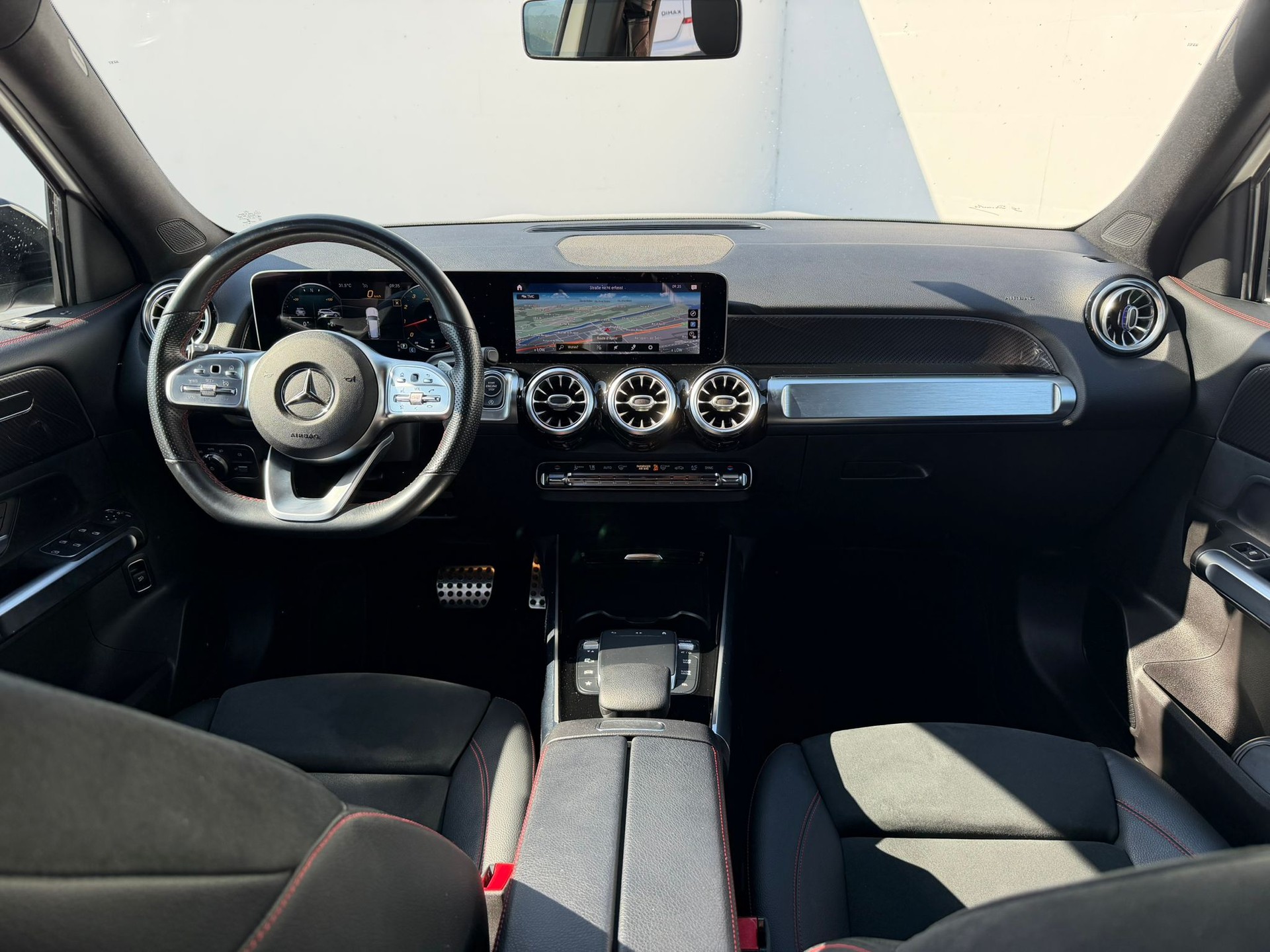 MERCEDES-BENZ GLB 250 AMG Line 8G-Tronic-image-7