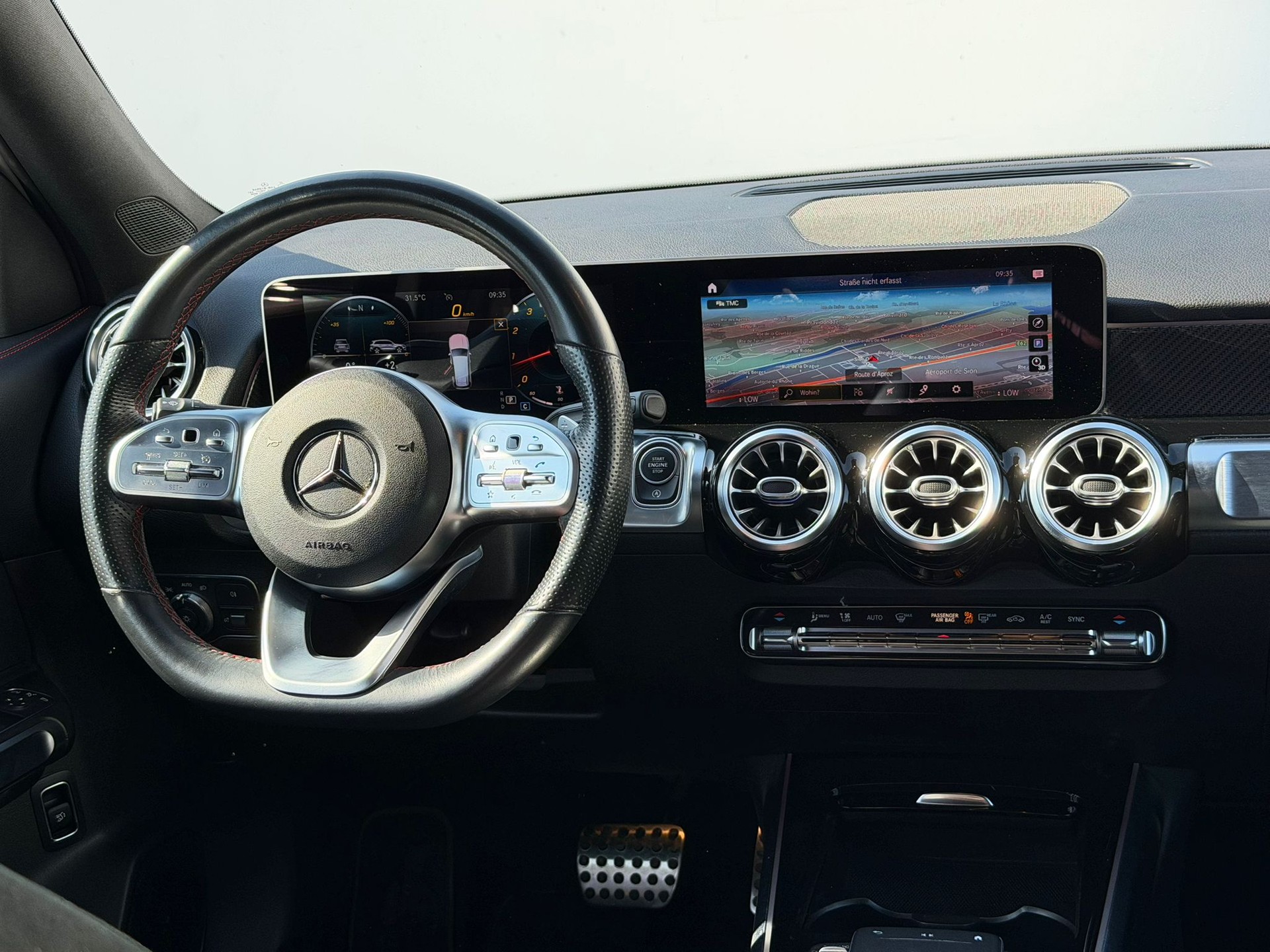 MERCEDES-BENZ GLB 250 AMG Line 8G-Tronic-image-6