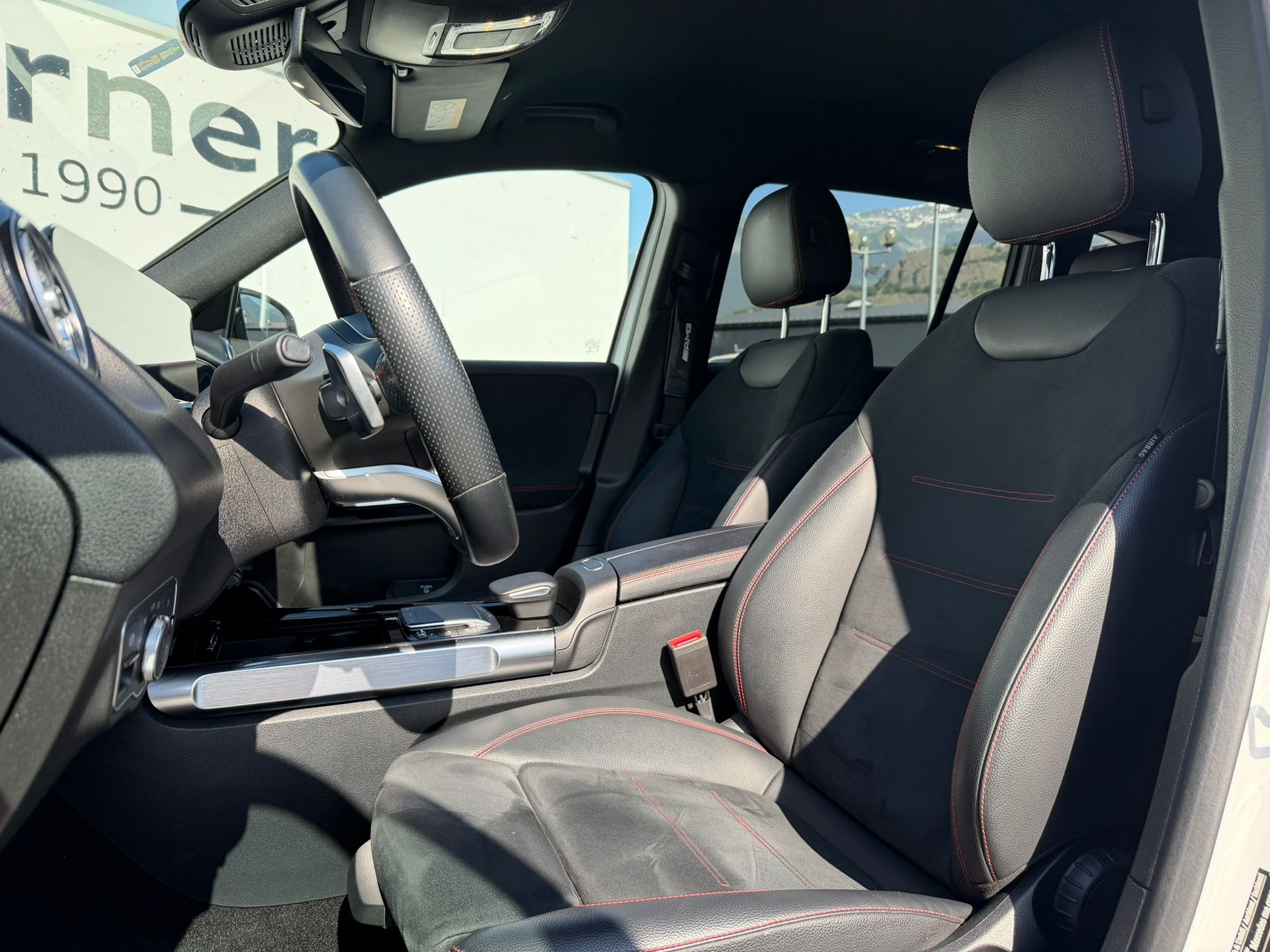 MERCEDES-BENZ GLB 250 AMG Line 8G-Tronic-image-11