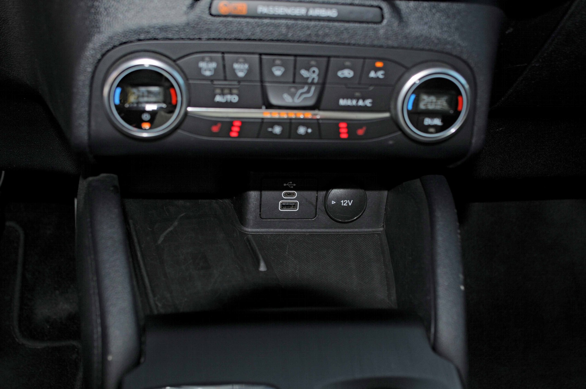 FORD Kuga 2.0 TDCi EcoBlue Titanium 4WD-image-13