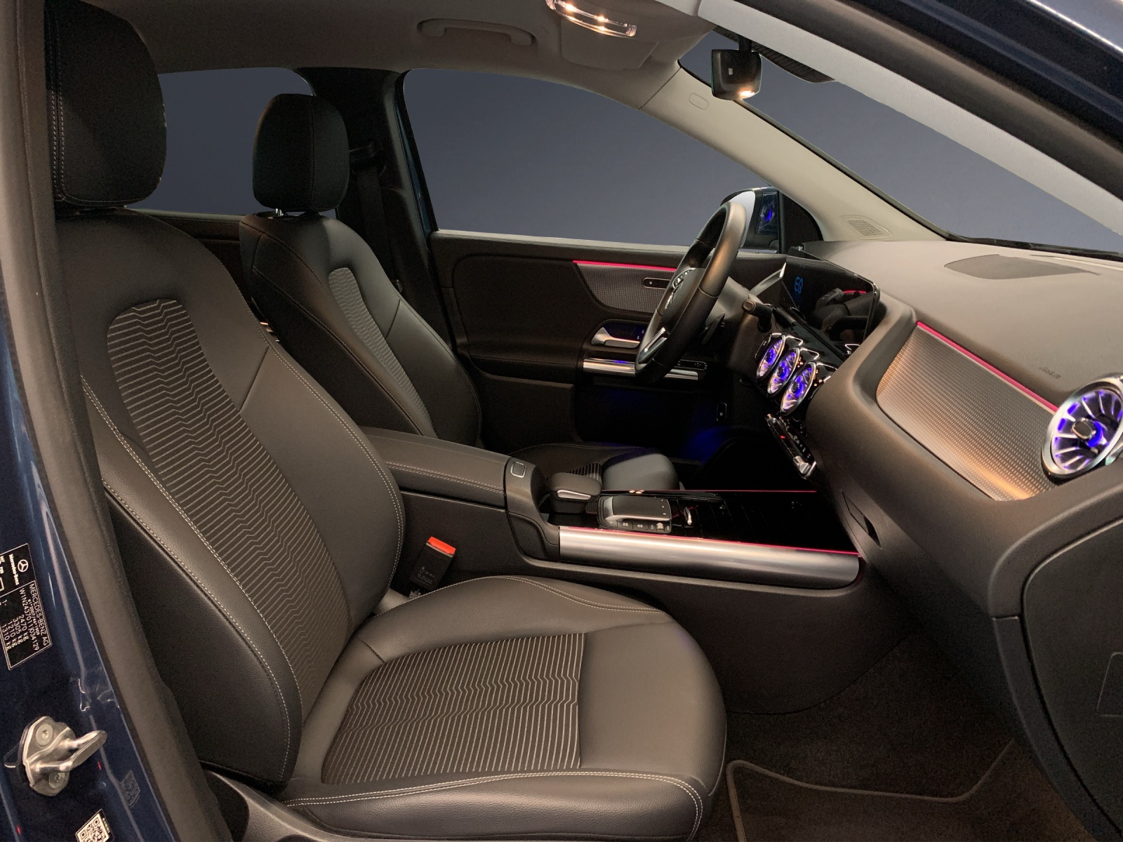 MERCEDES-BENZ EQA 250-image-6