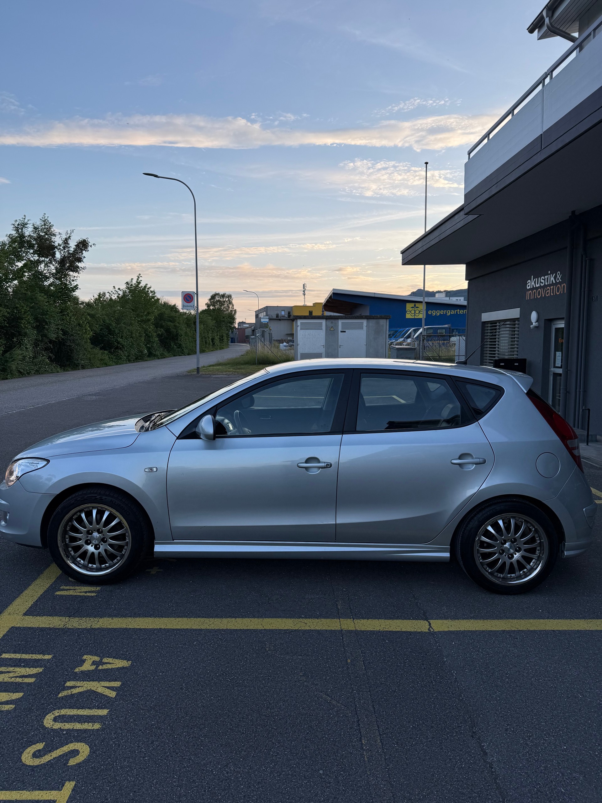 HYUNDAI i30 2.0 Premium-image-4